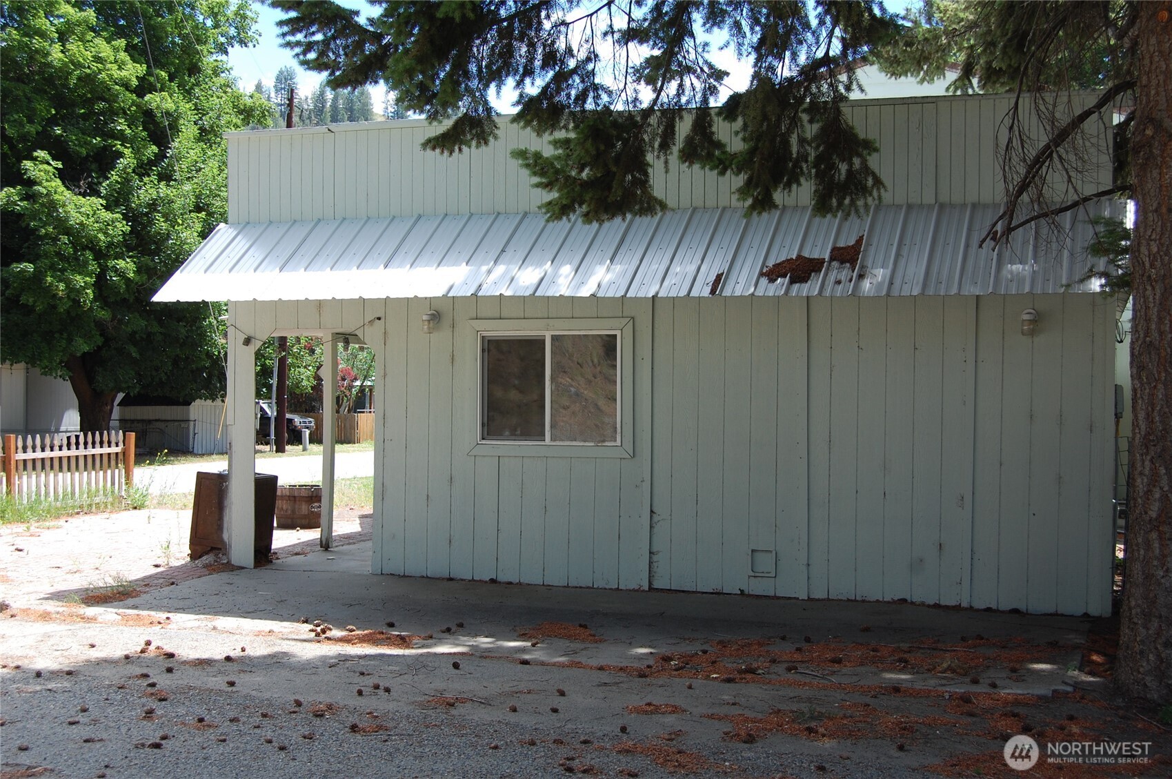 117 E Lake Street Property Photo 4