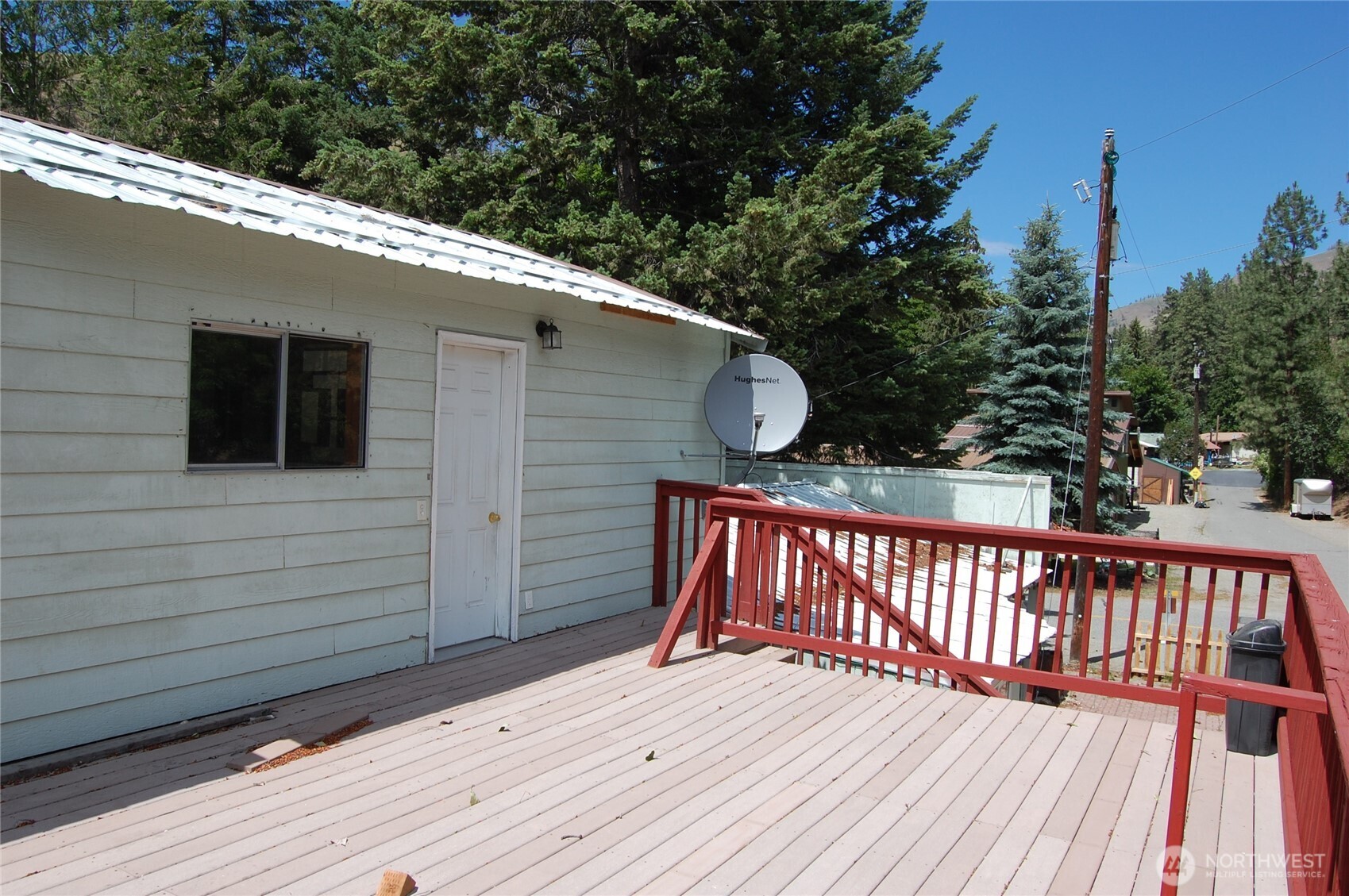 117 E Lake Street Property Photo 5
