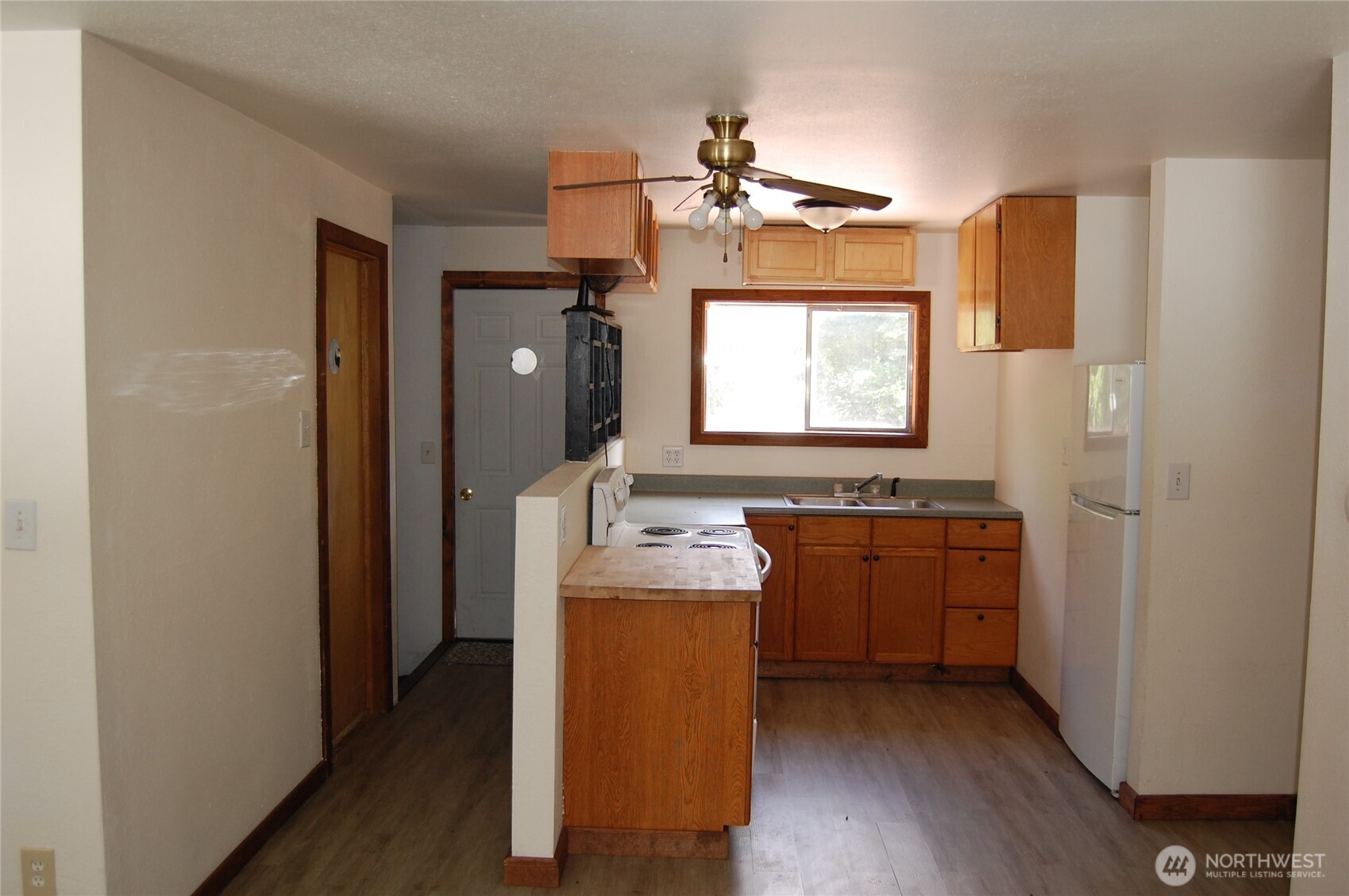 117 E Lake Street Property Photo 7