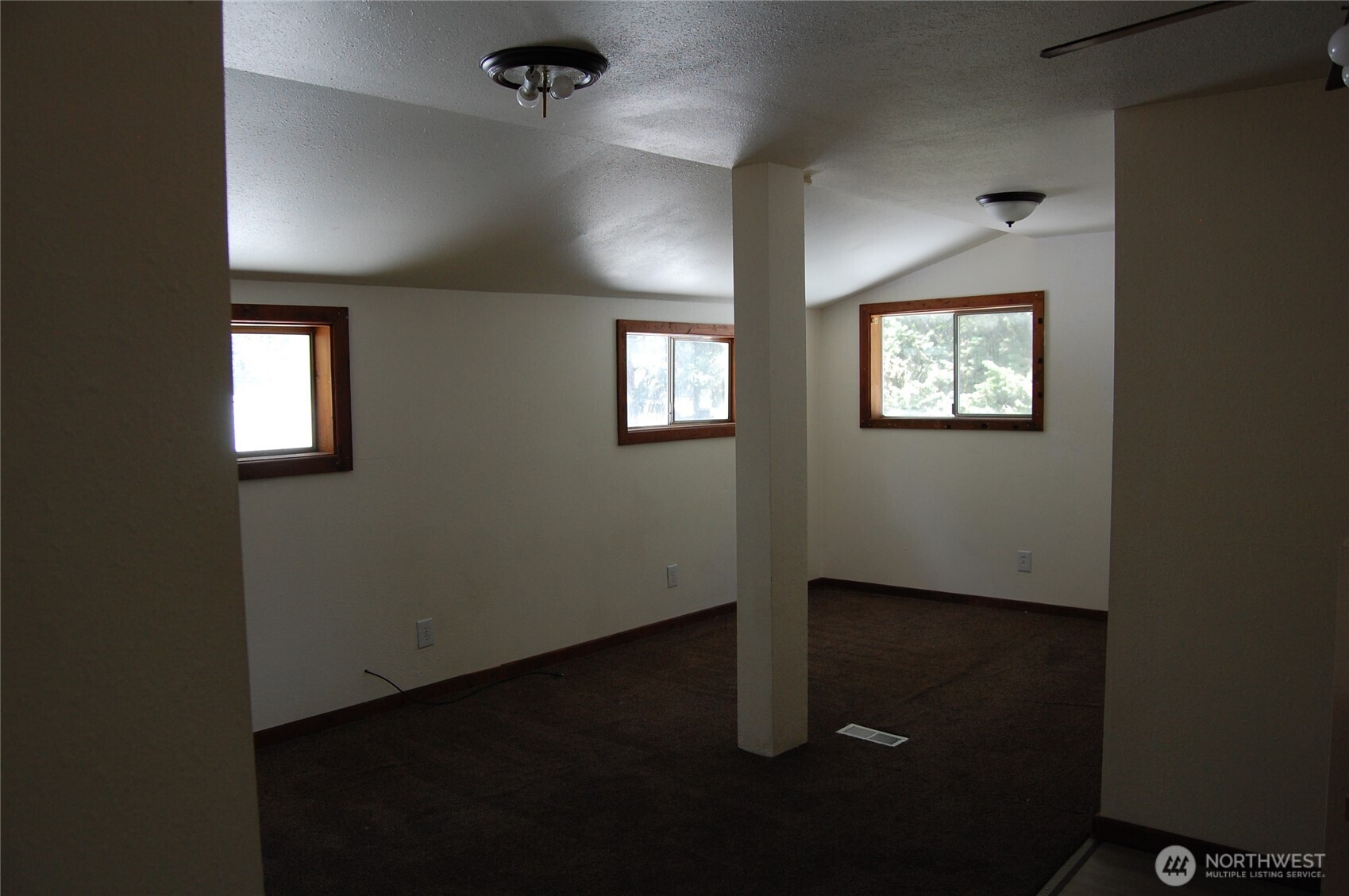117 E Lake Street Property Photo 8