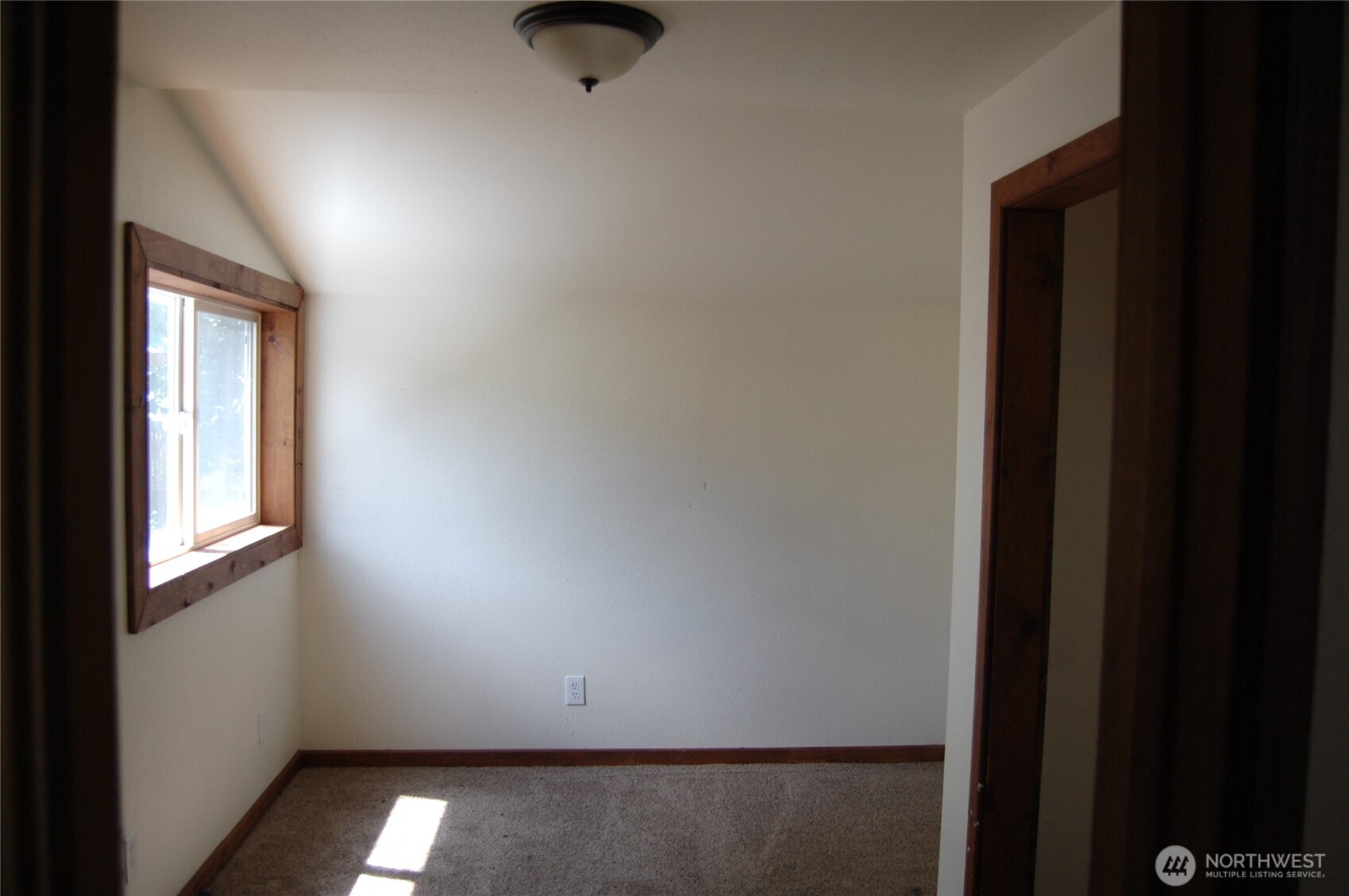 117 E Lake Street Property Photo 9