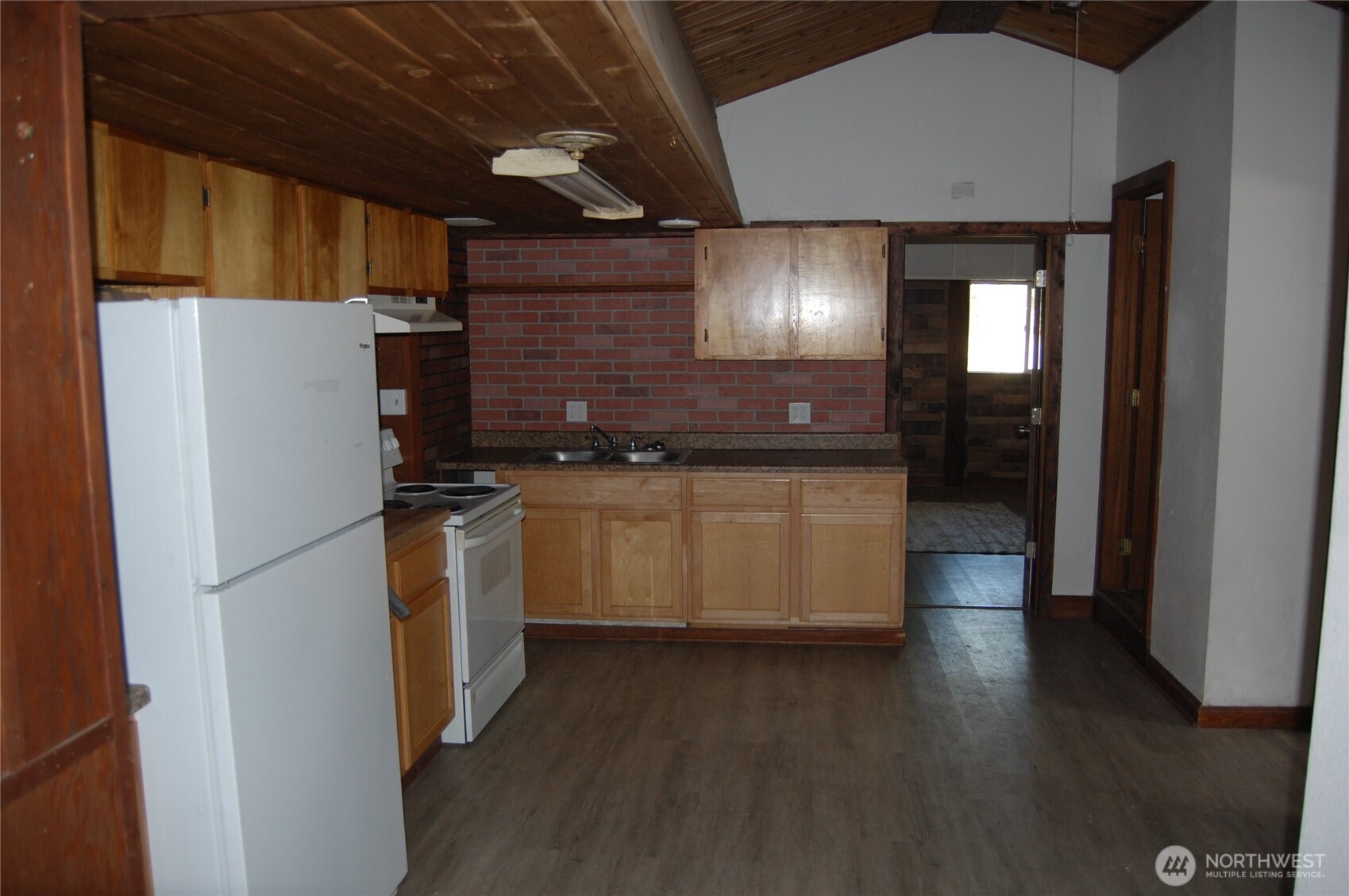 117 E Lake Street Property Photo 12