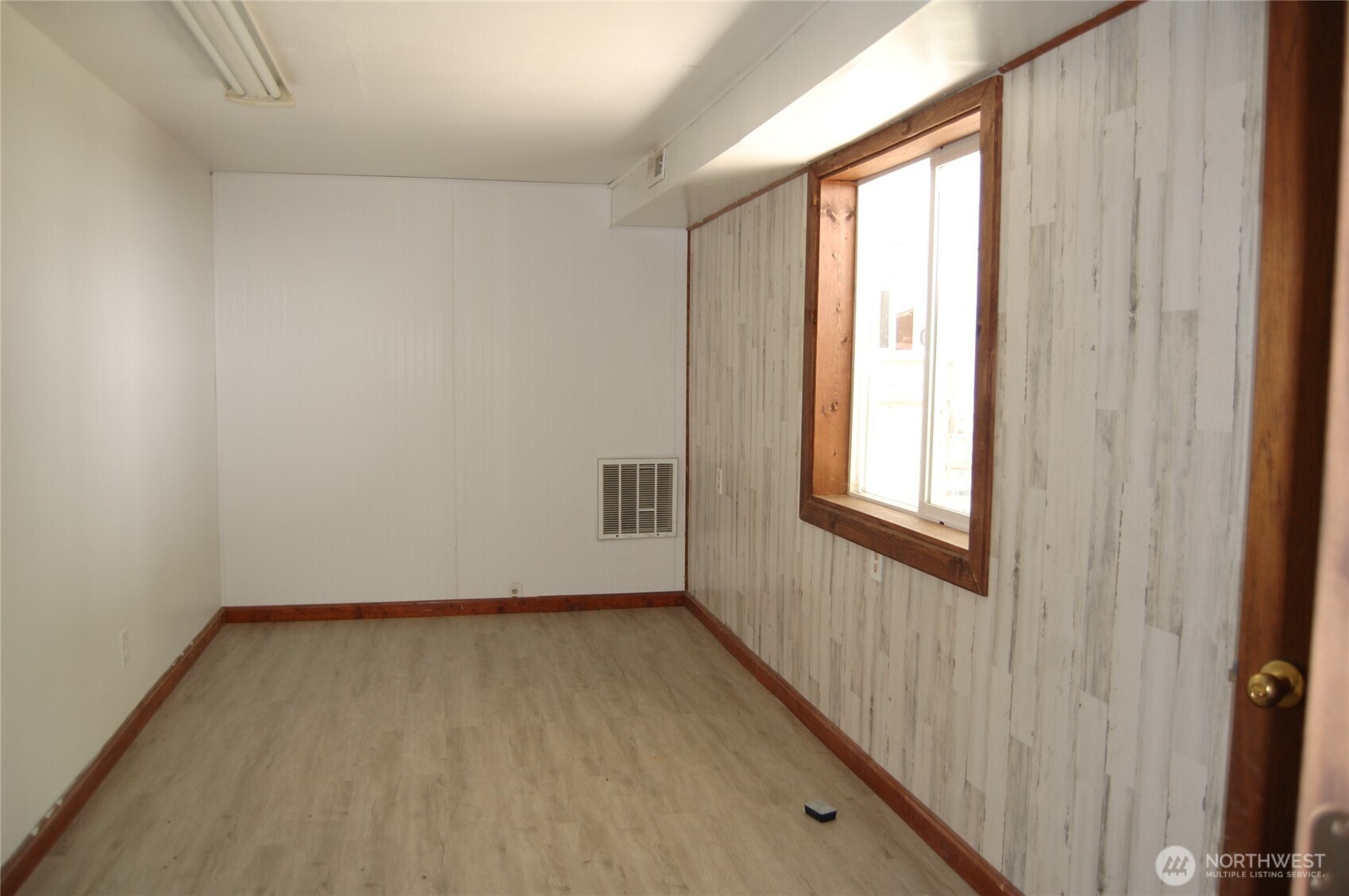 117 E Lake Street Property Photo 17