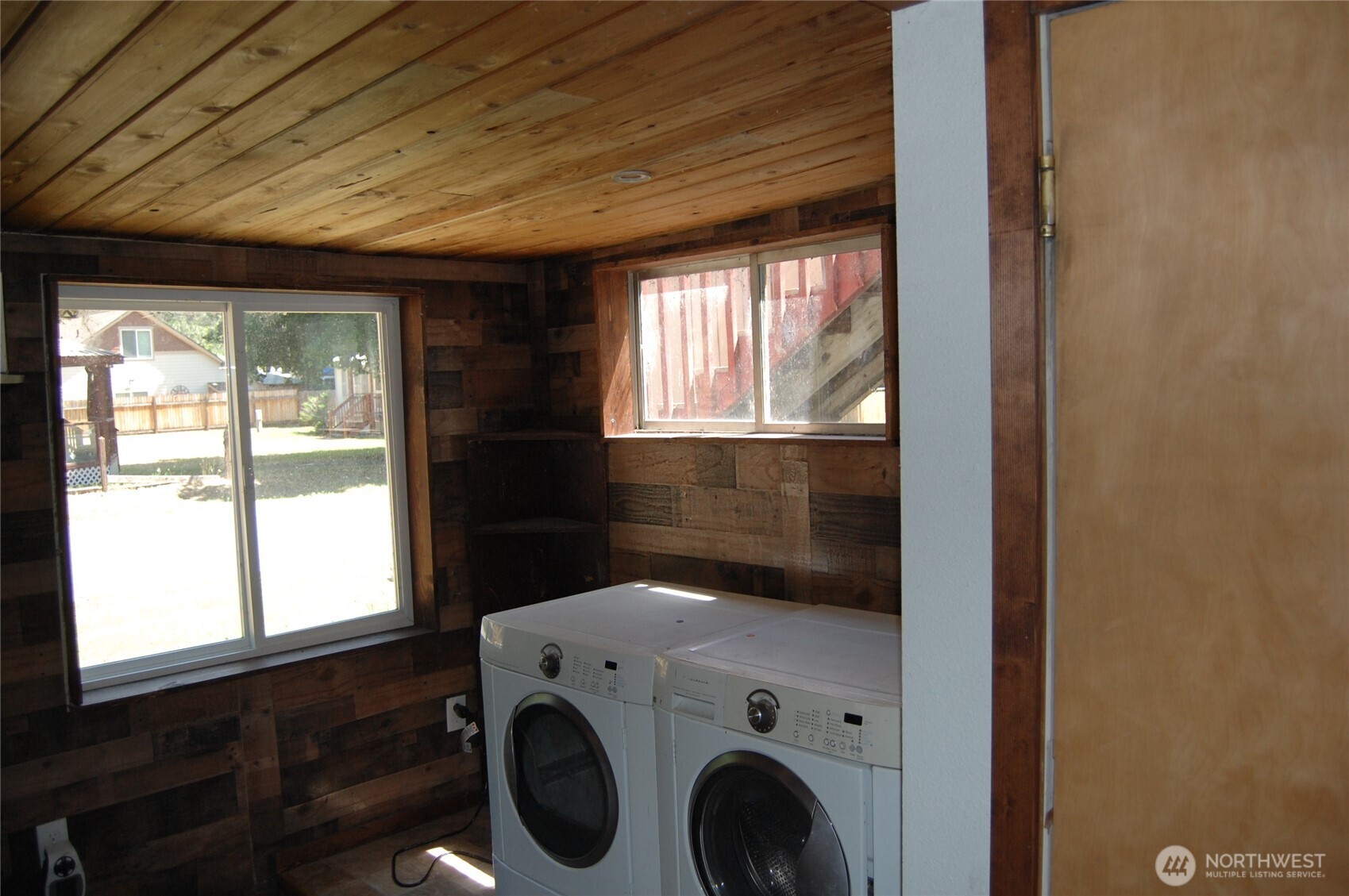 117 E Lake Street Property Photo 19