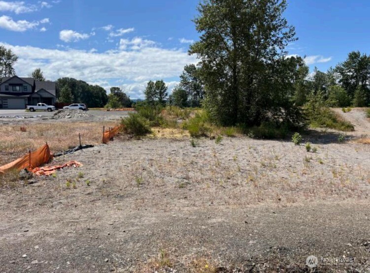 2000 S River Road Property Photo 11