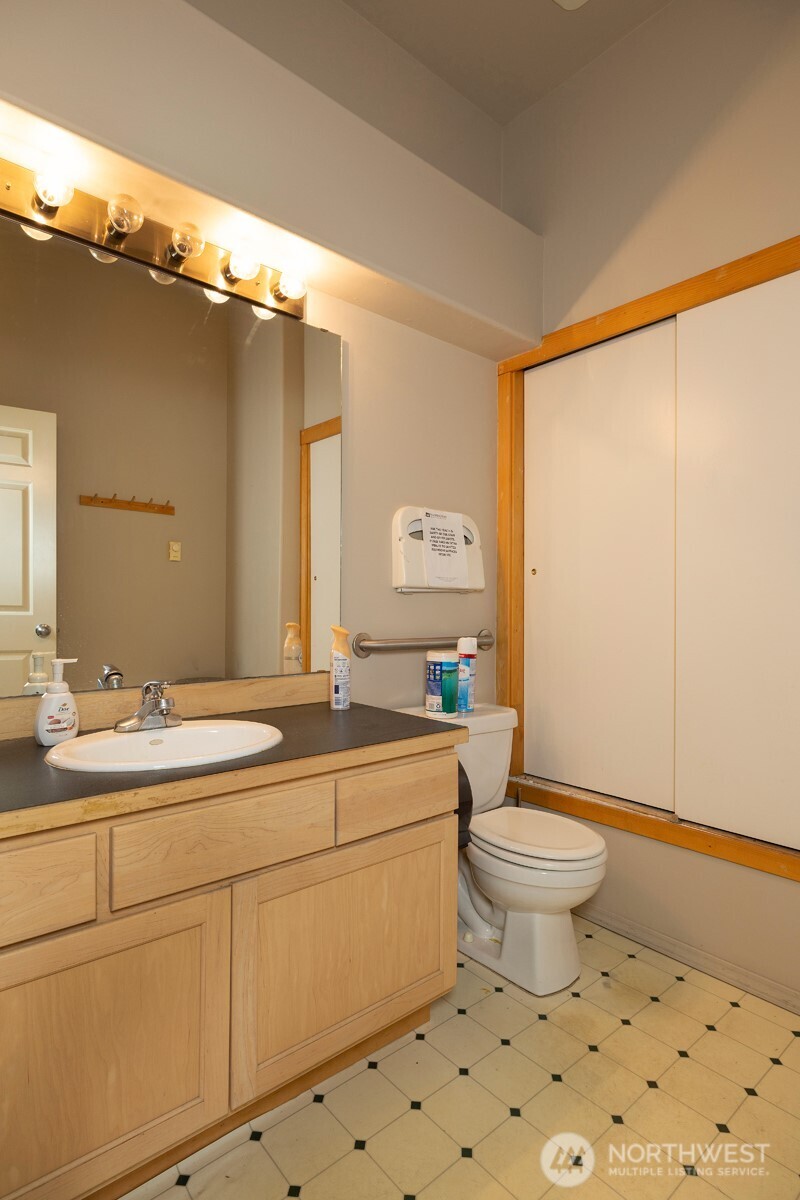 3408 Ne 65th Street A Property Photo 21