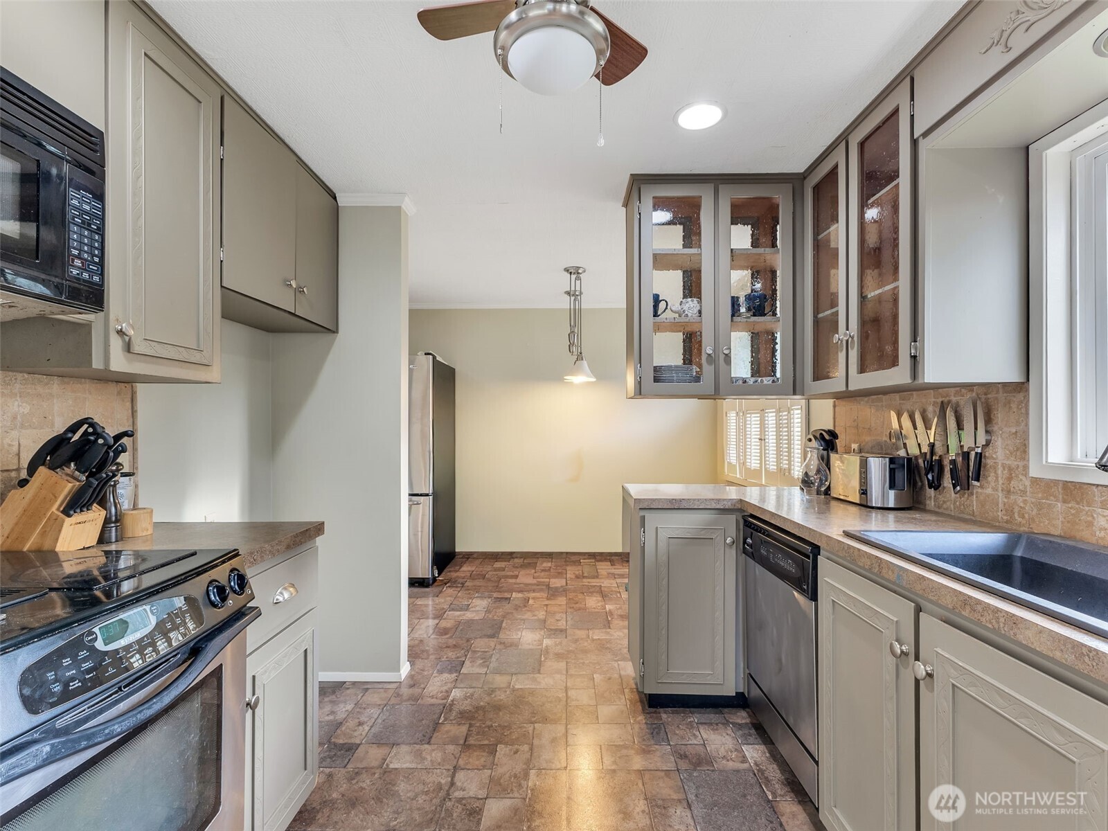 23716 J Place Property Photo 12