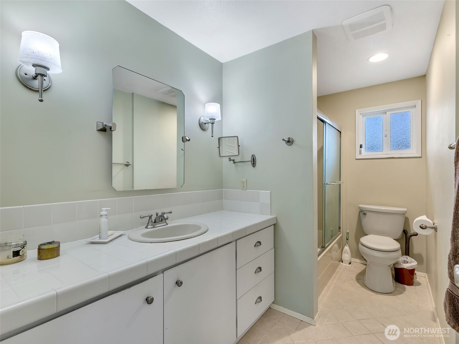 23716 J Place Property Photo 21