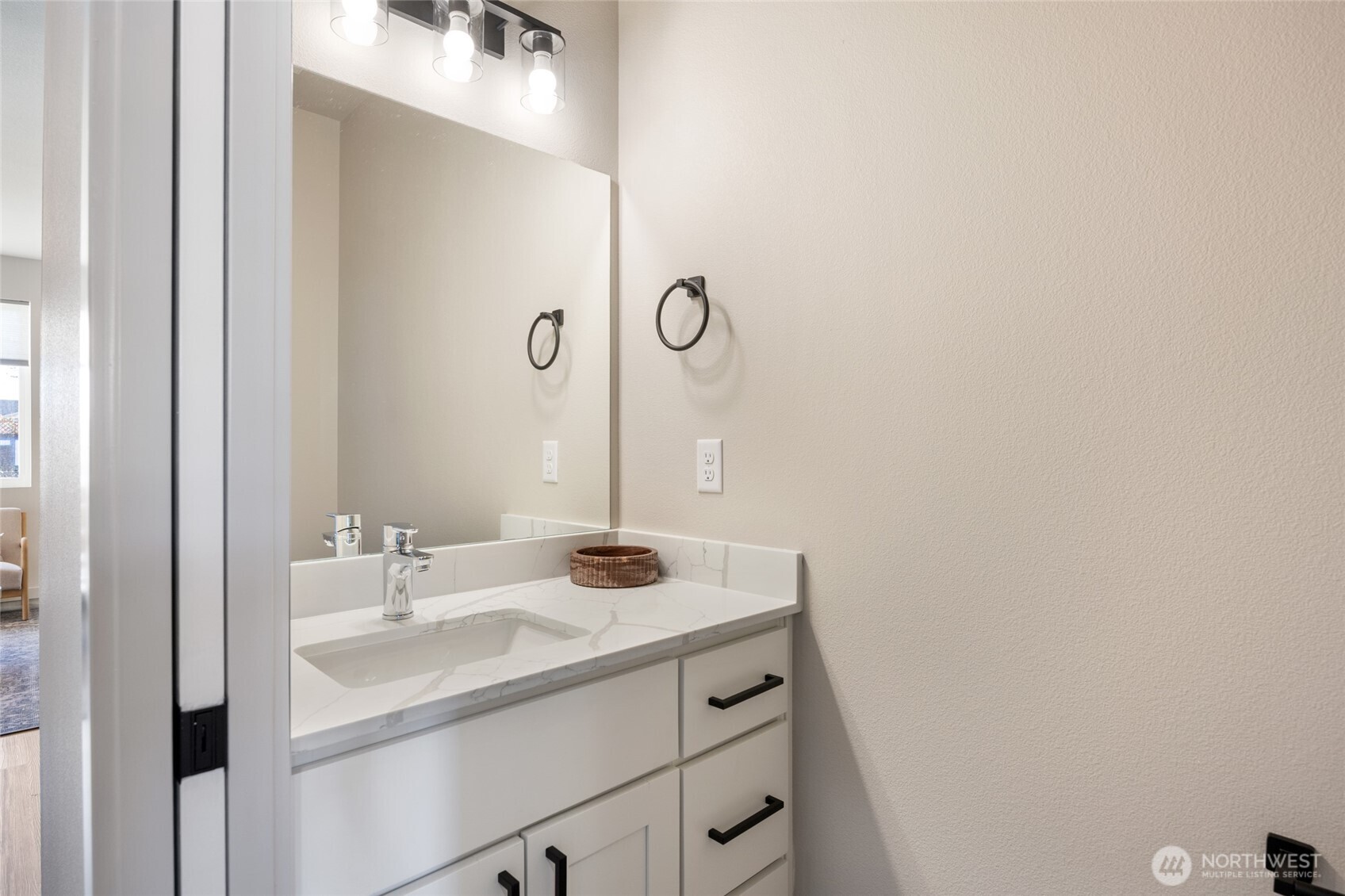 370 Ivy Street E23 Property Photo 4