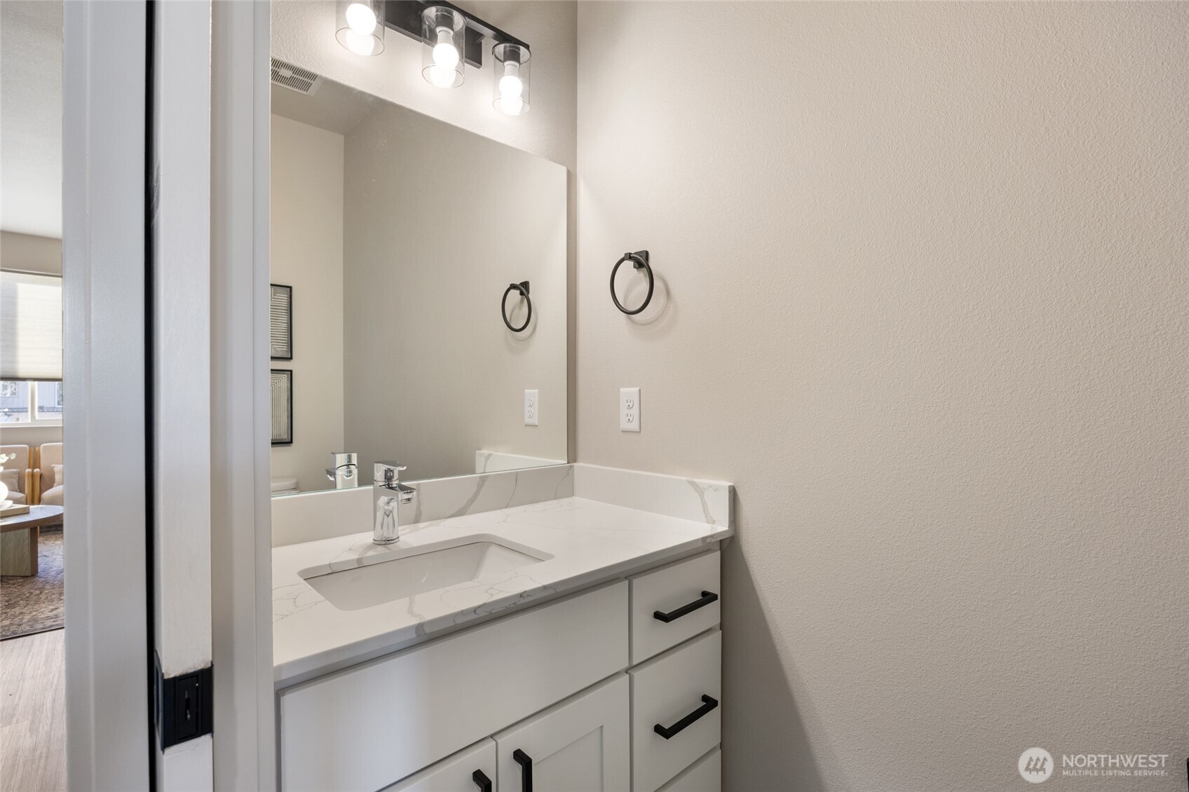 370 Ivy Street E24 Property Photo 4