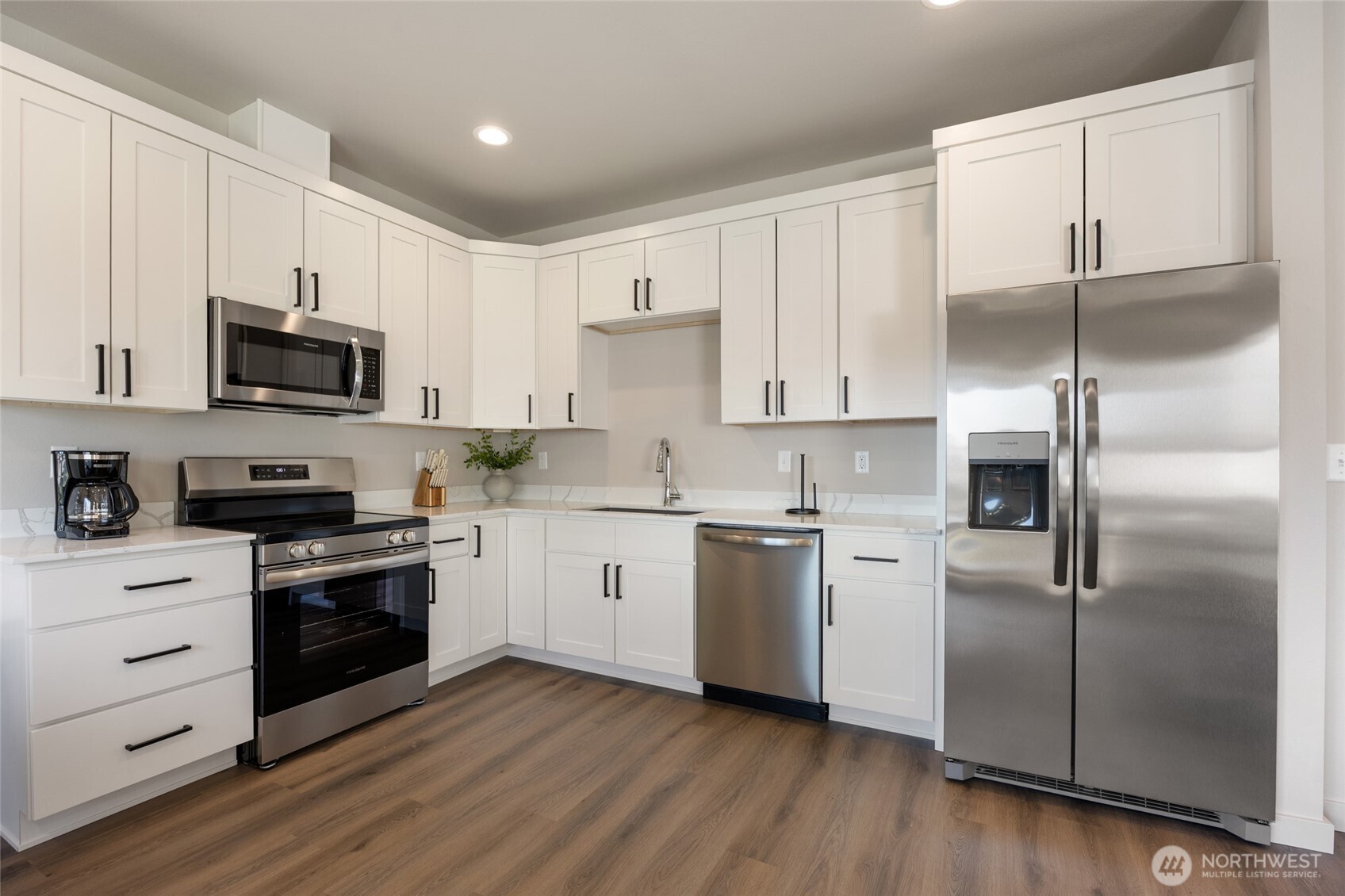 370 Ivy Street E24 Property Photo 11