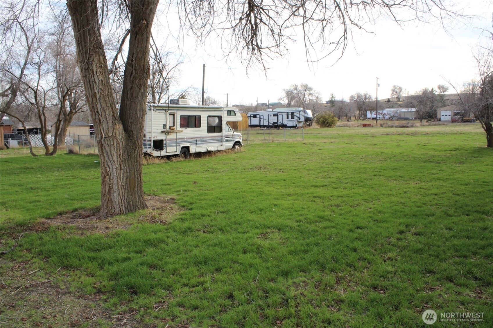 313 E Main Property Photo 2