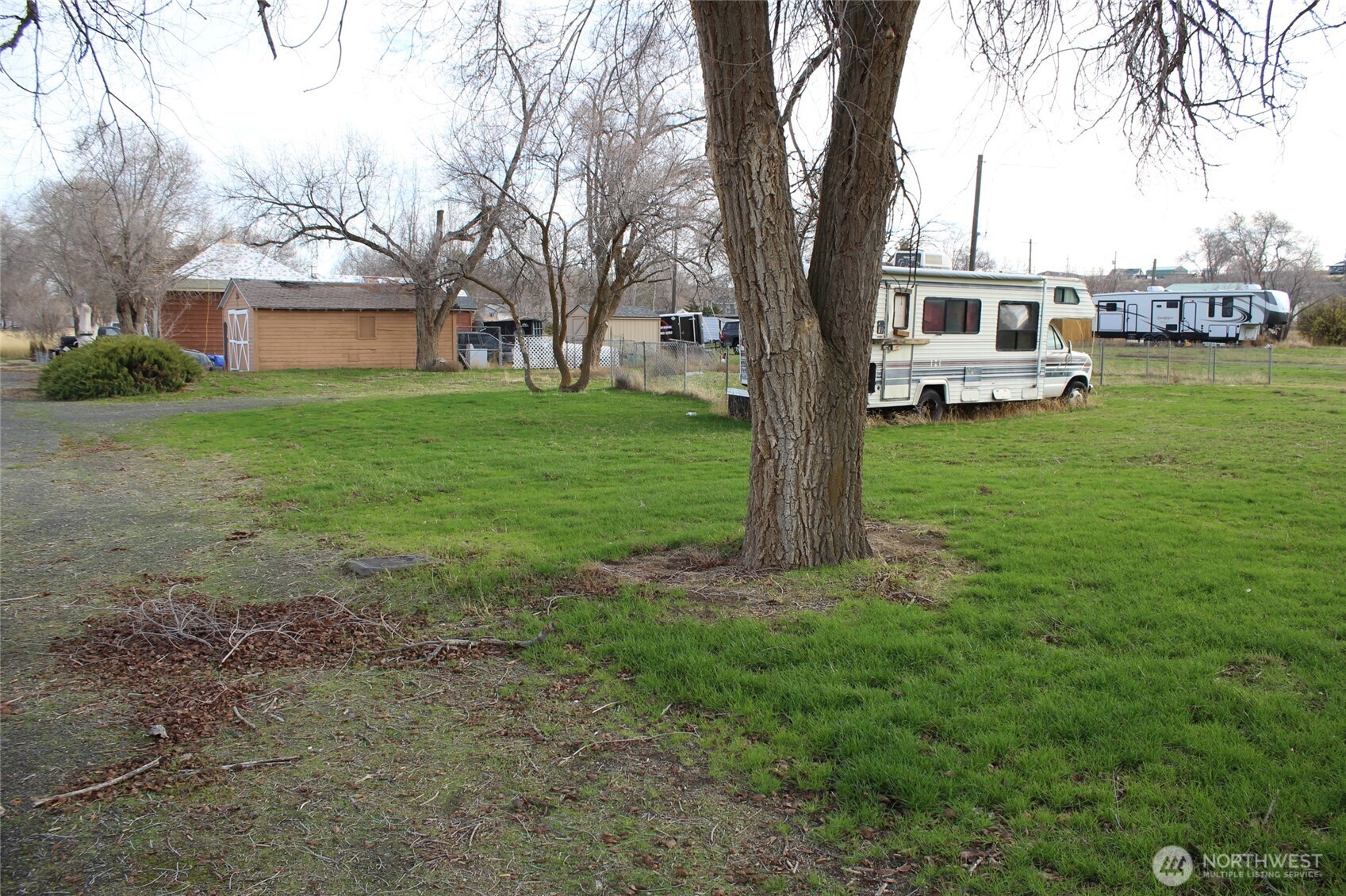 313 E Main Property Photo 3