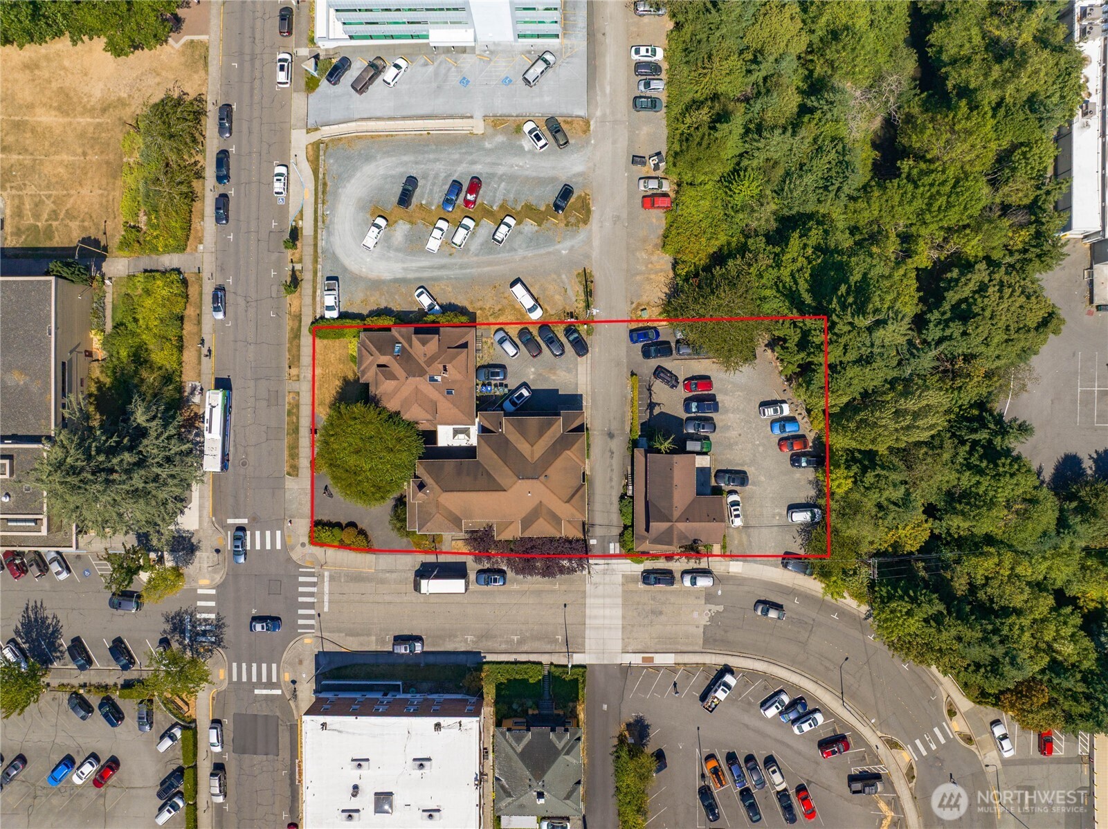 300 N Commercial Street Property Photo 1