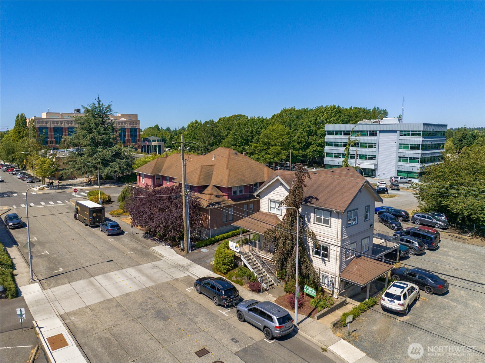 300 N Commercial Street Property Photo 2