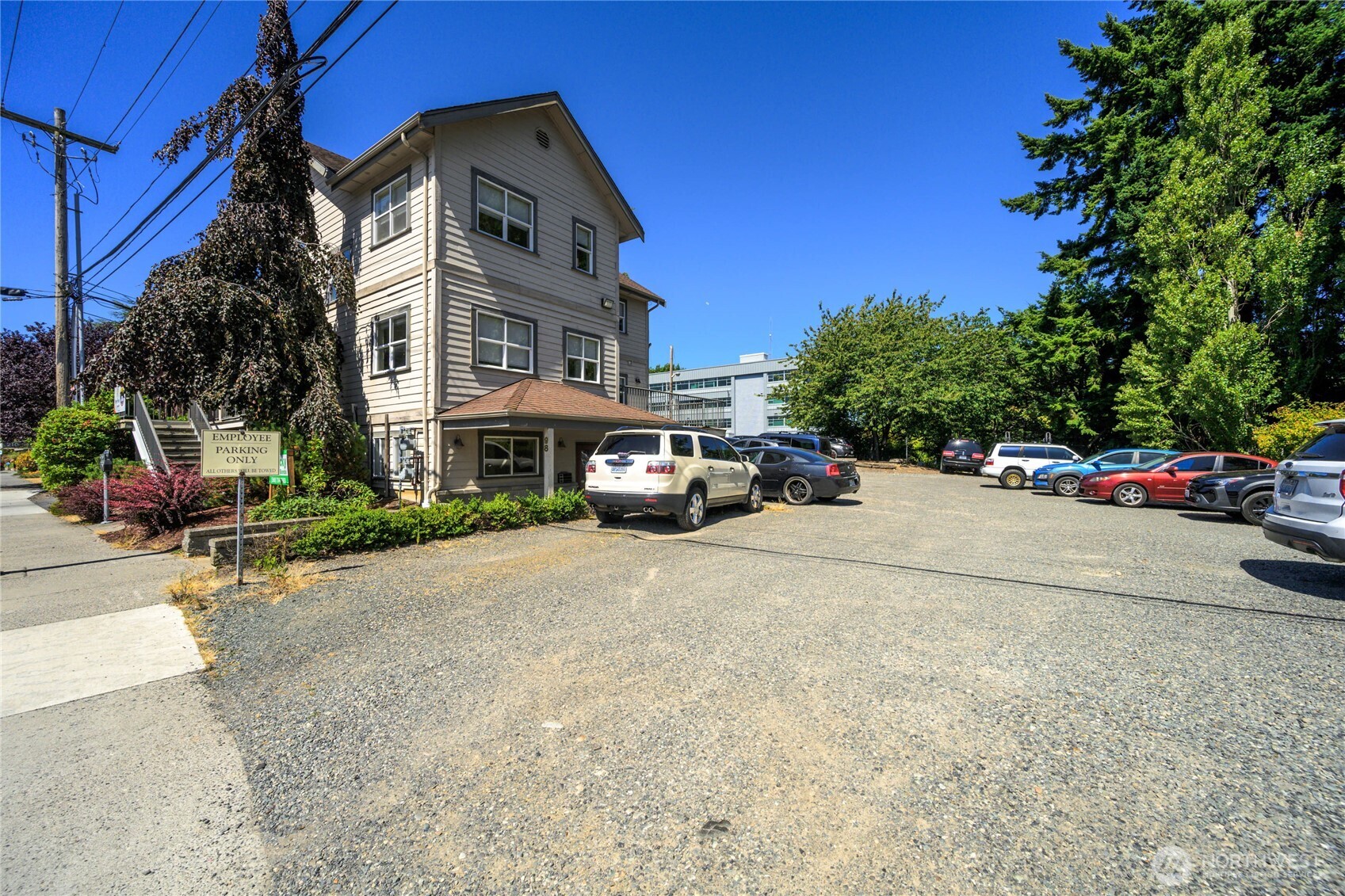 300 N Commercial Street Property Photo 5