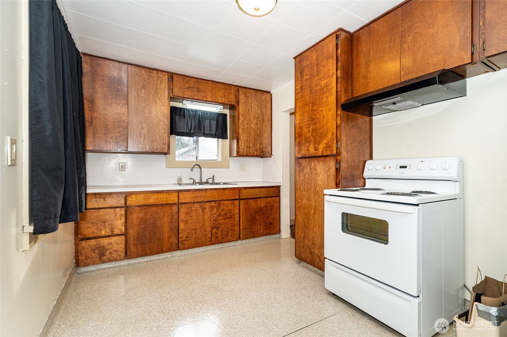916 L Street Property Photo 9