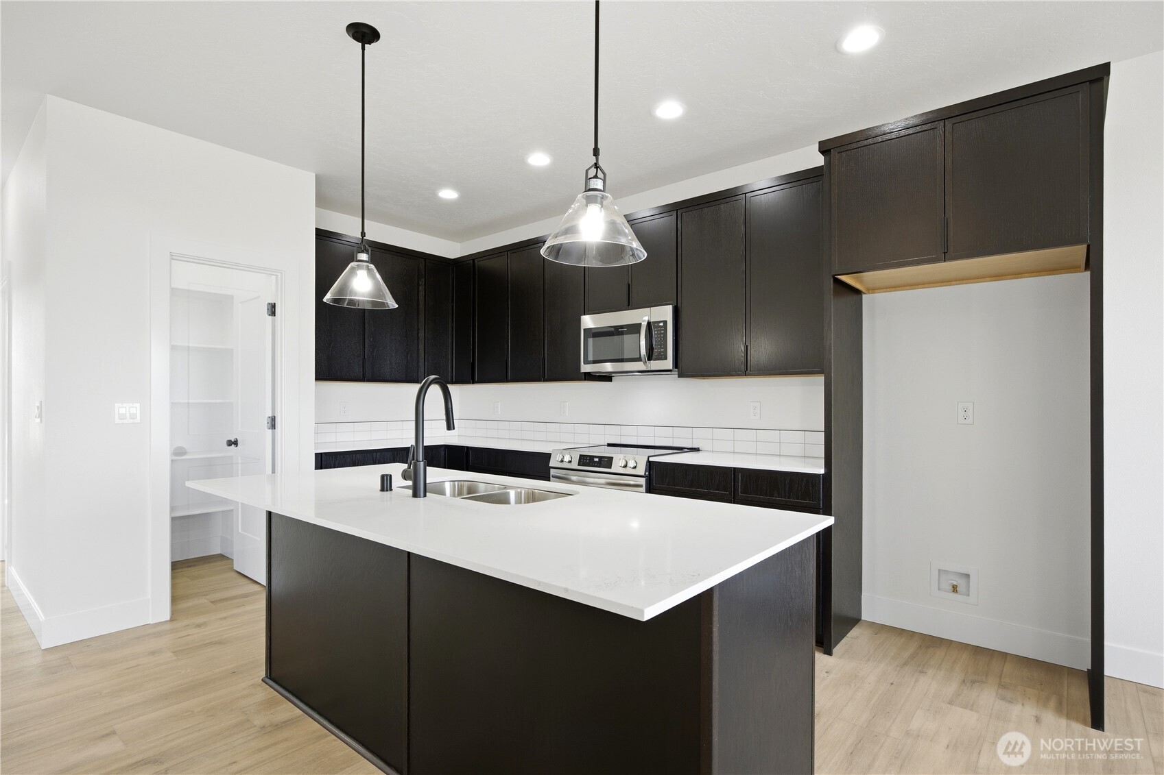 1605 7th Avenue Property Photo 8