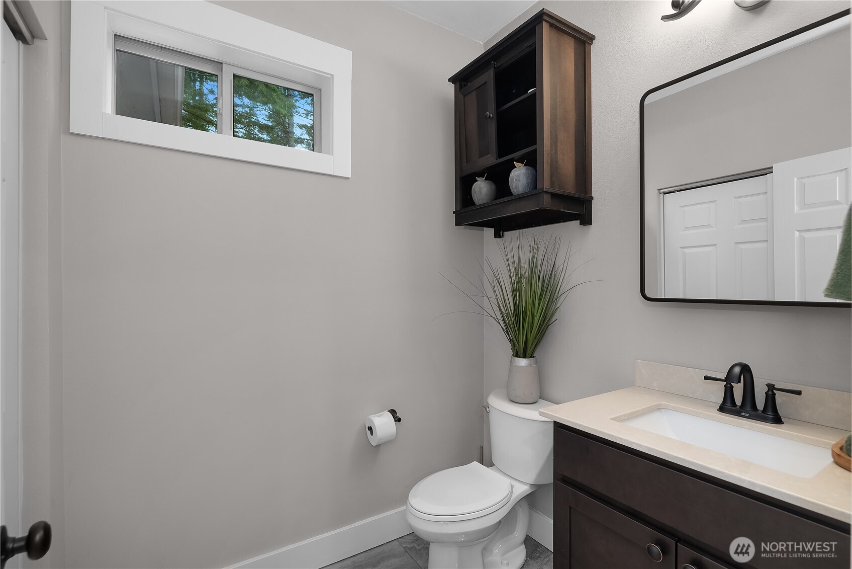 40 E Susan Court Property Photo 18
