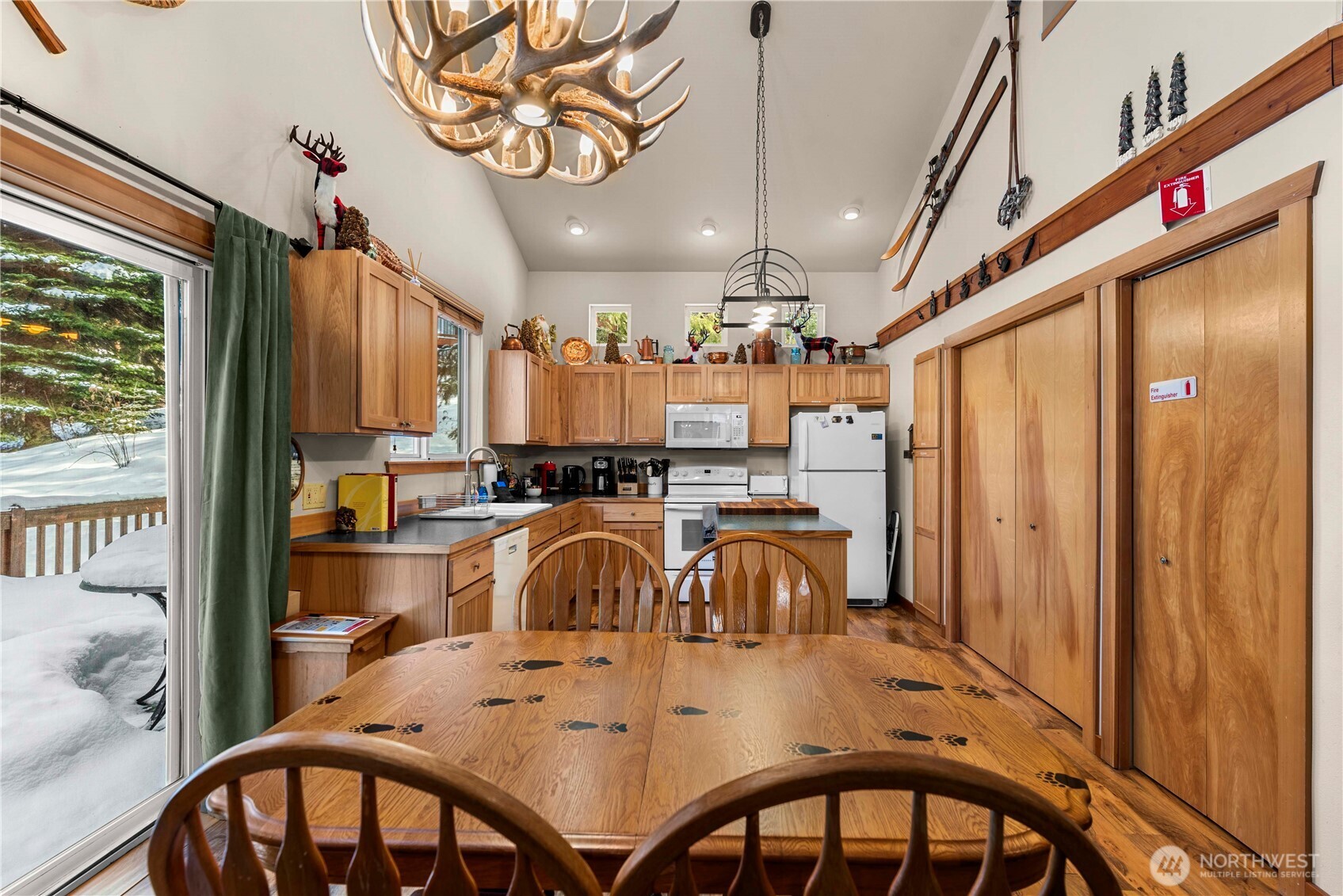 25813 Bridle Lane Property Photo 7