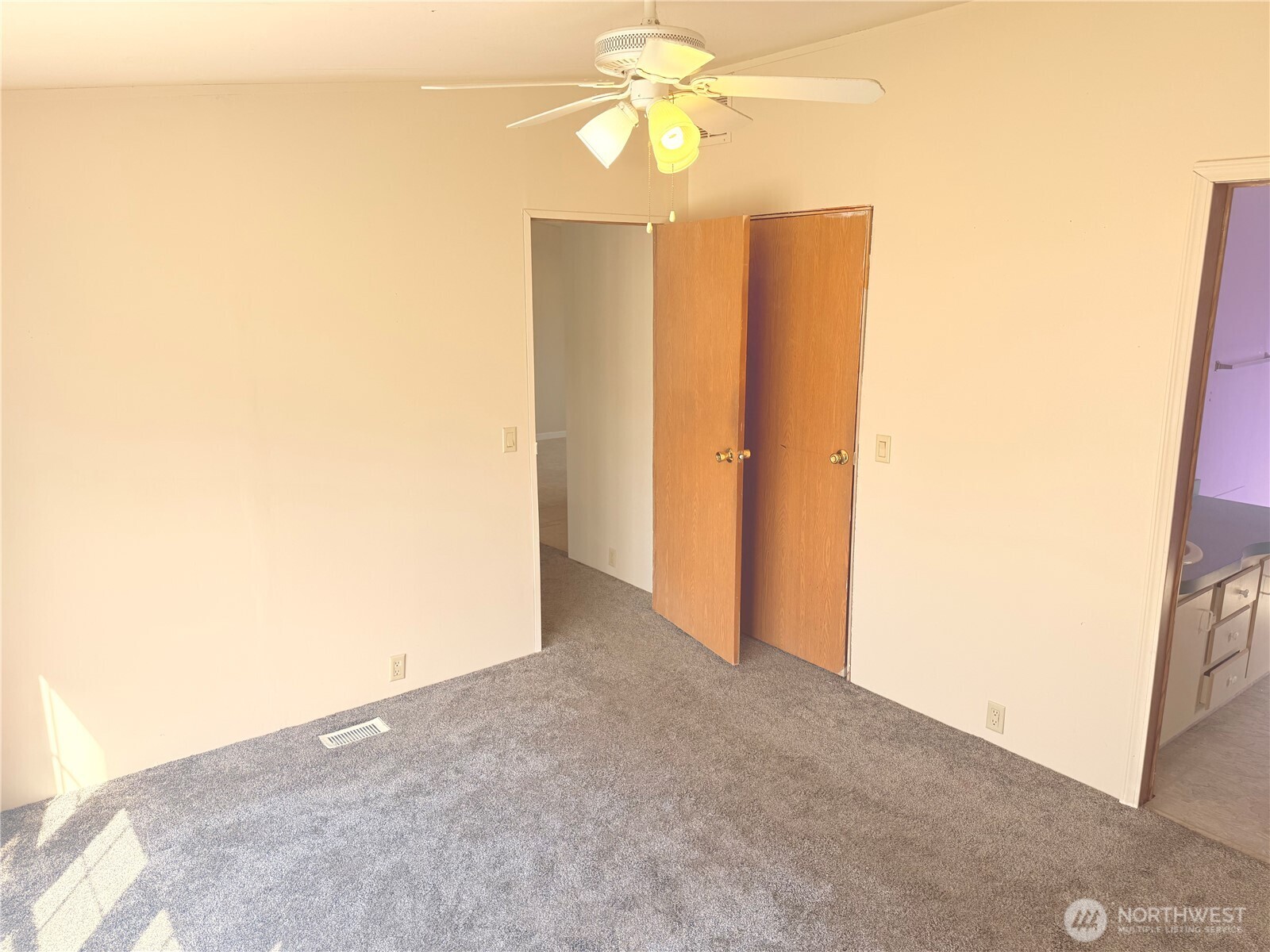 726 E Main Ave 24/25 Property Photo 14
