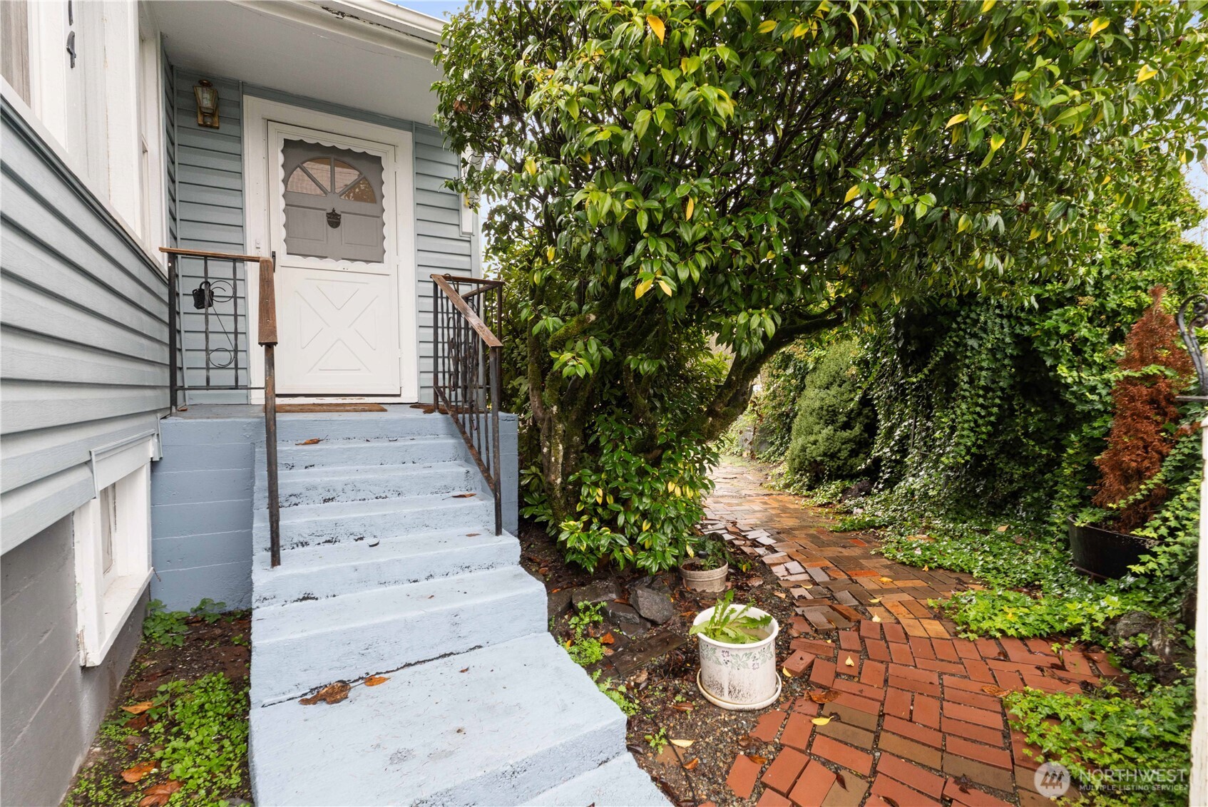 2814 Pioneer Way Property Photo 2
