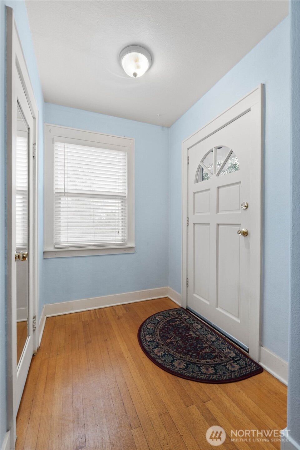 2814 Pioneer Way Property Photo 3
