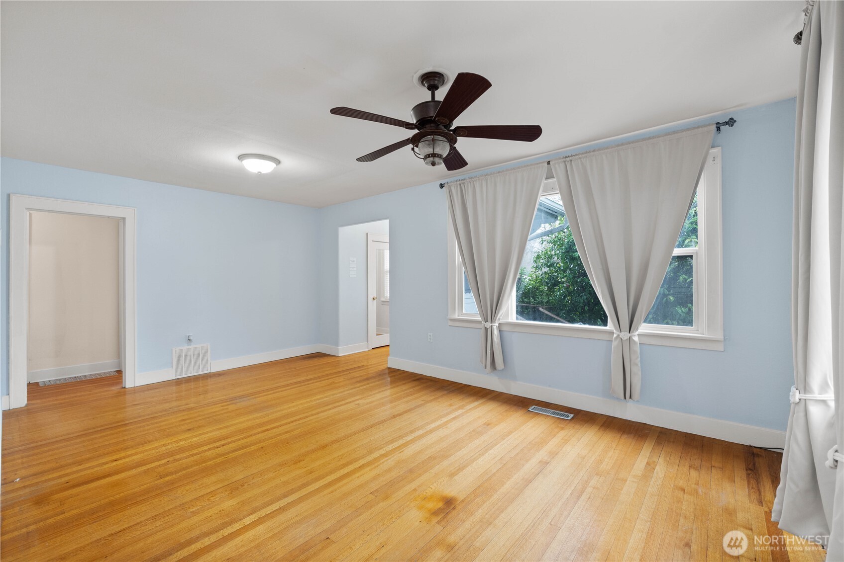 2814 Pioneer Way Property Photo 4