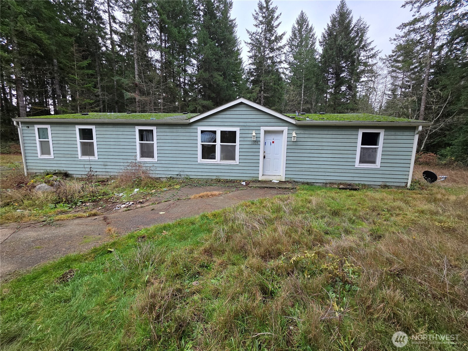 1104 E Alderwood Road Property Photo 1