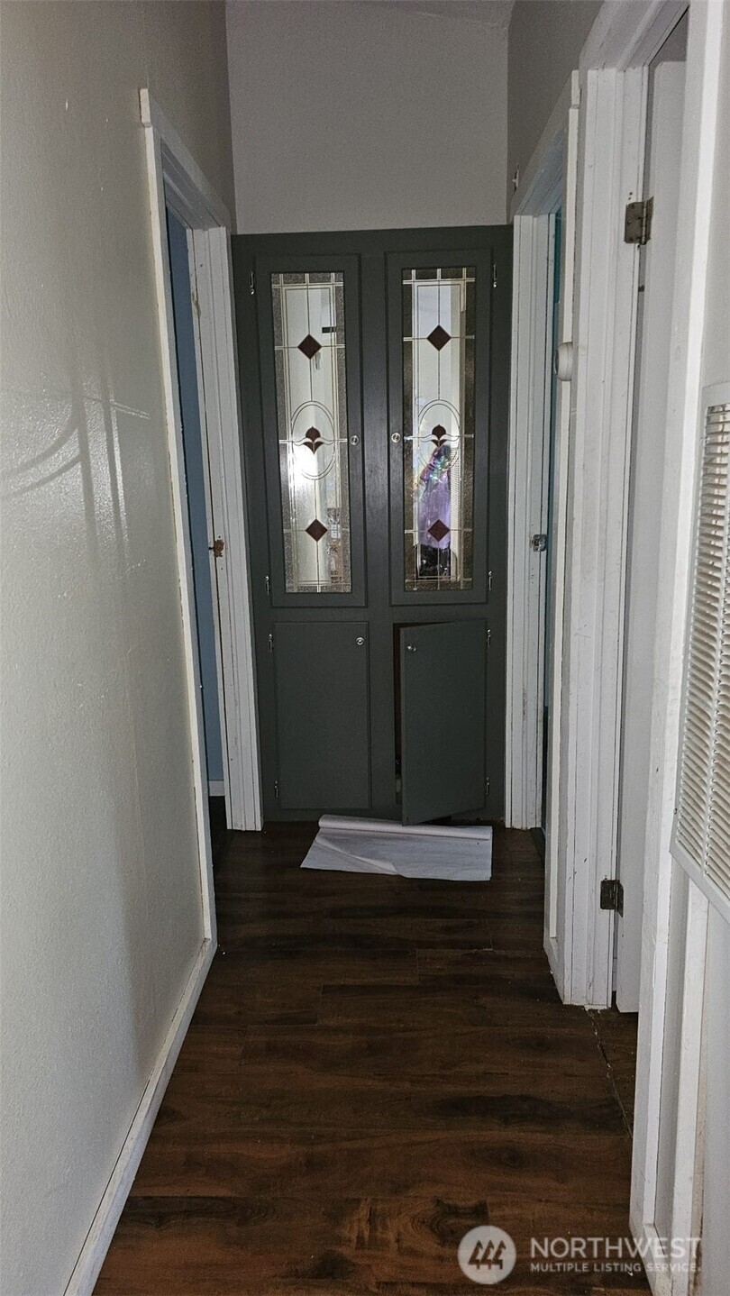 1104 E Alderwood Road Property Photo 3