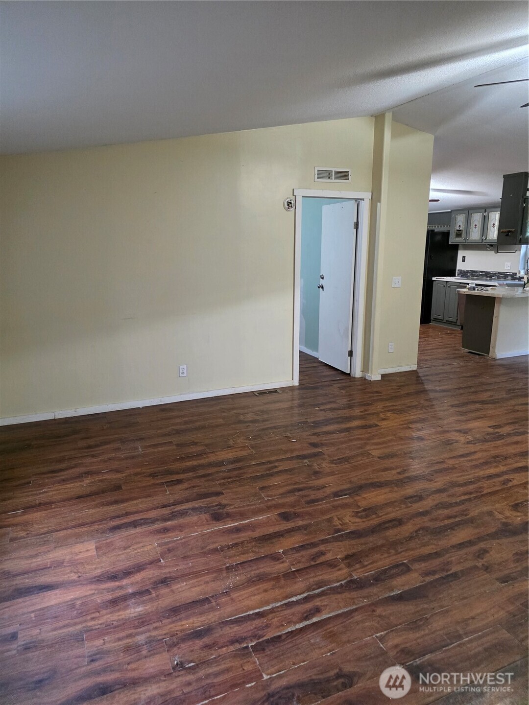 1104 E Alderwood Road Property Photo 4