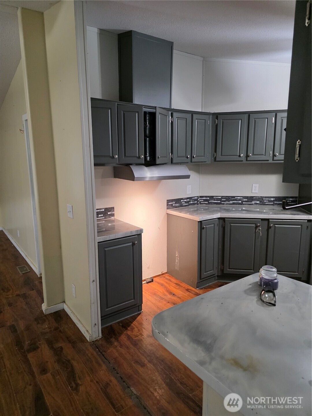 1104 E Alderwood Road Property Photo 7