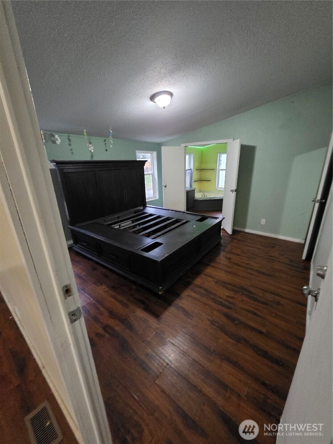 1104 E Alderwood Road Property Photo 10
