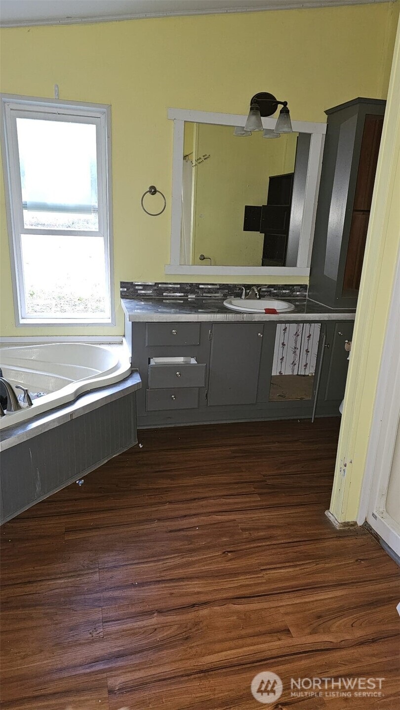 1104 E Alderwood Road Property Photo 12