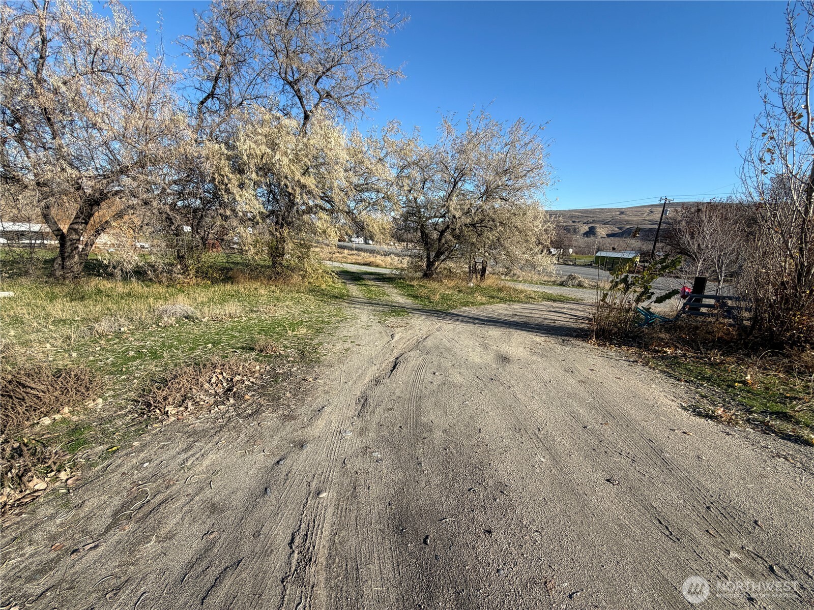 23227 Highway 20 Property Photo 6