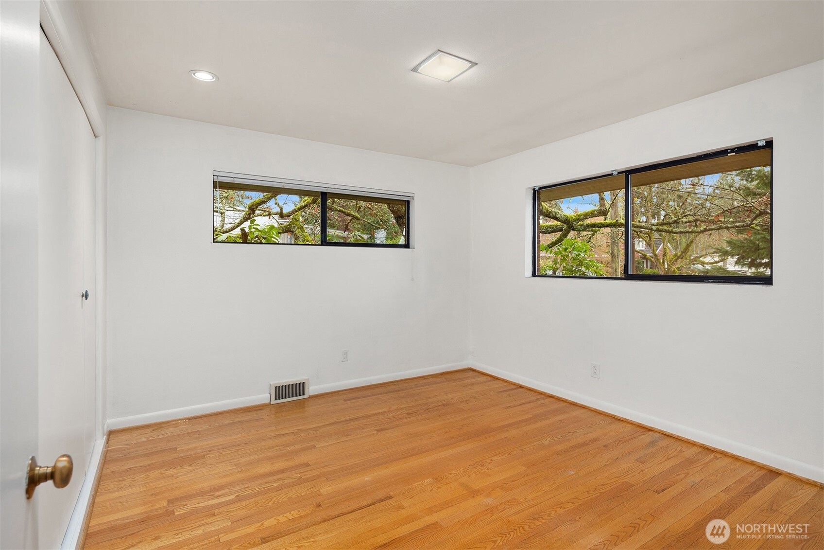 10000 48th Avenue Property Photo 16