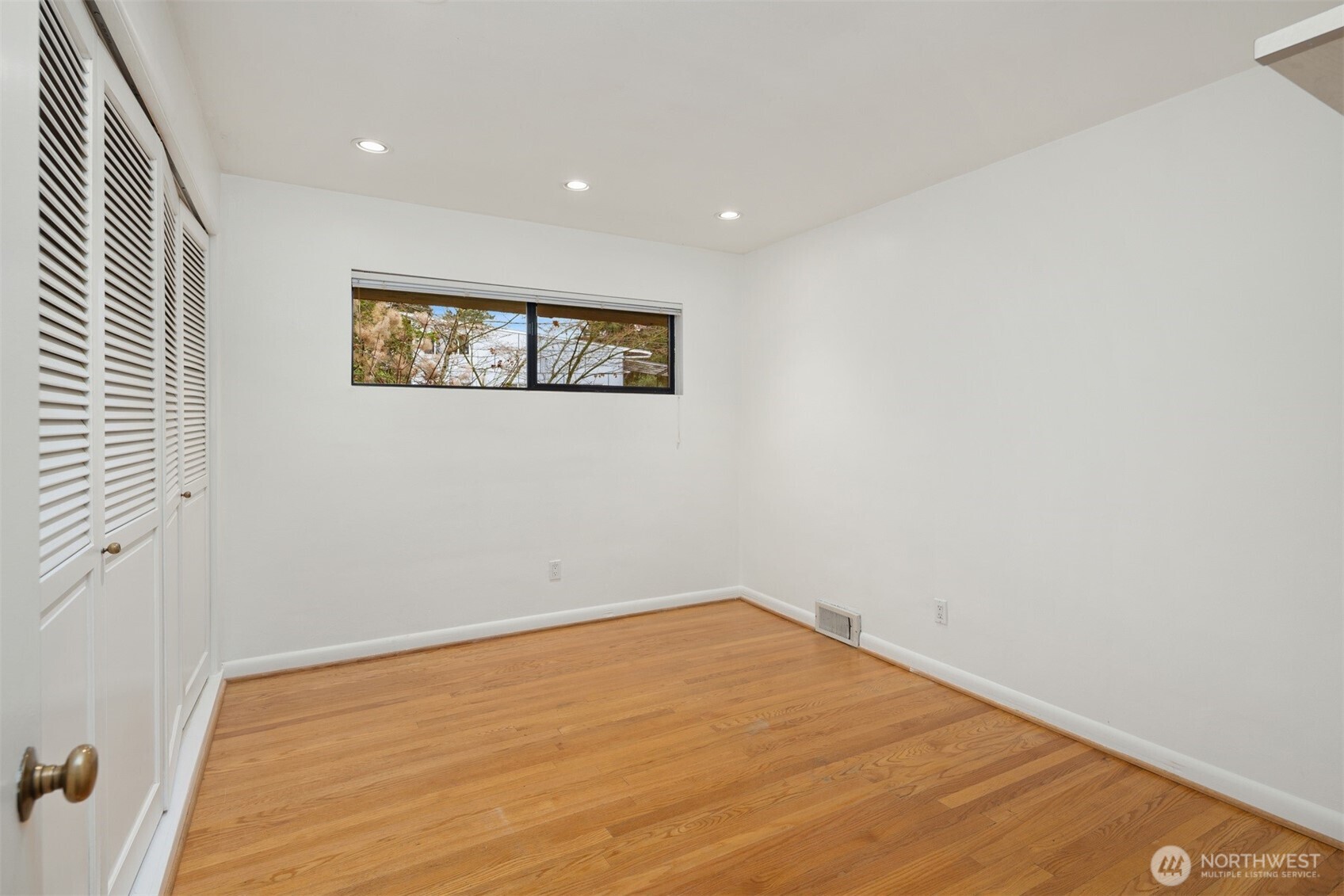 10000 48th Avenue Property Photo 18