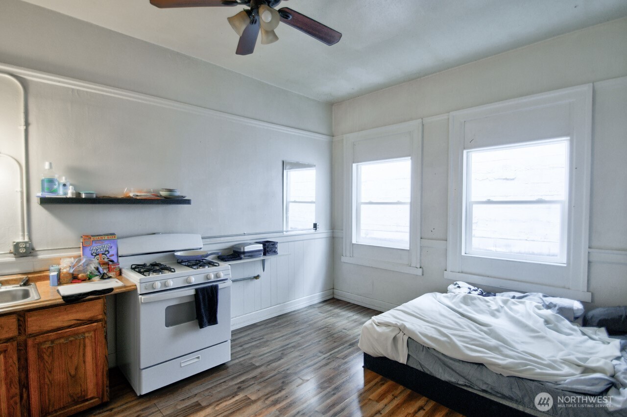 210 4th Avenue Property Photo 16