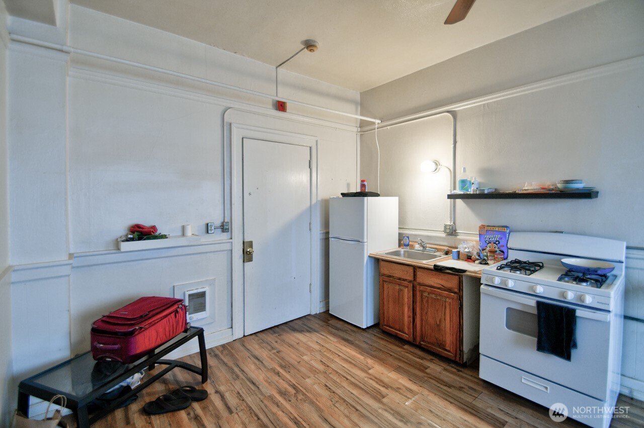 210 4th Avenue Property Photo 17