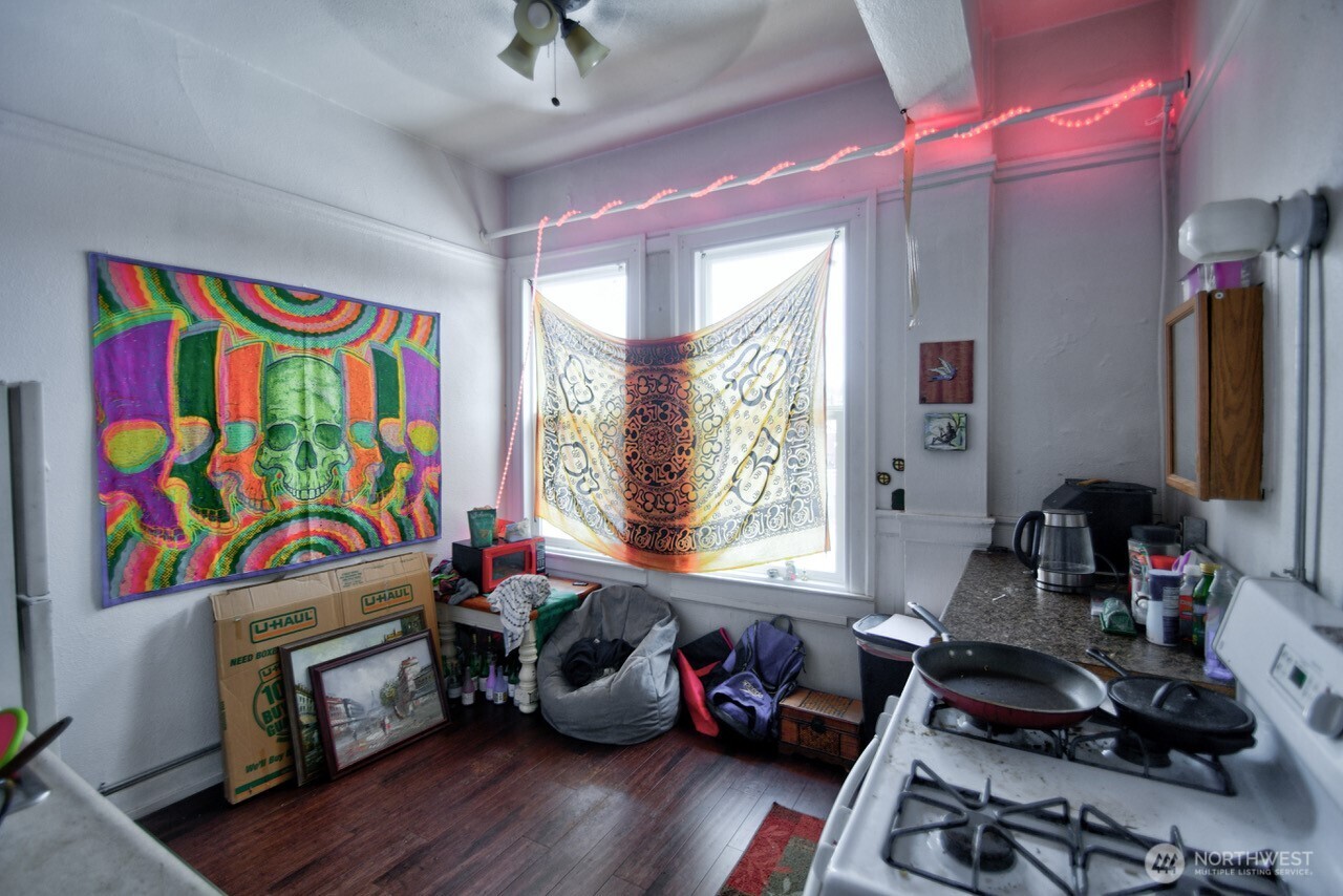 210 4th Avenue Property Photo 18