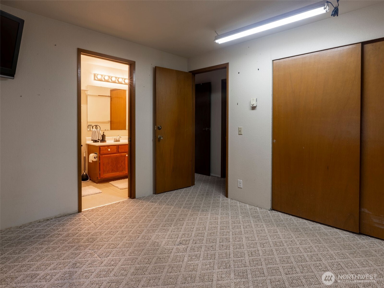 928 N 98th Street Property Photo 7