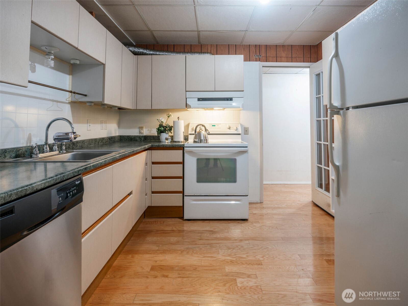 928 N 98th Street Property Photo 10