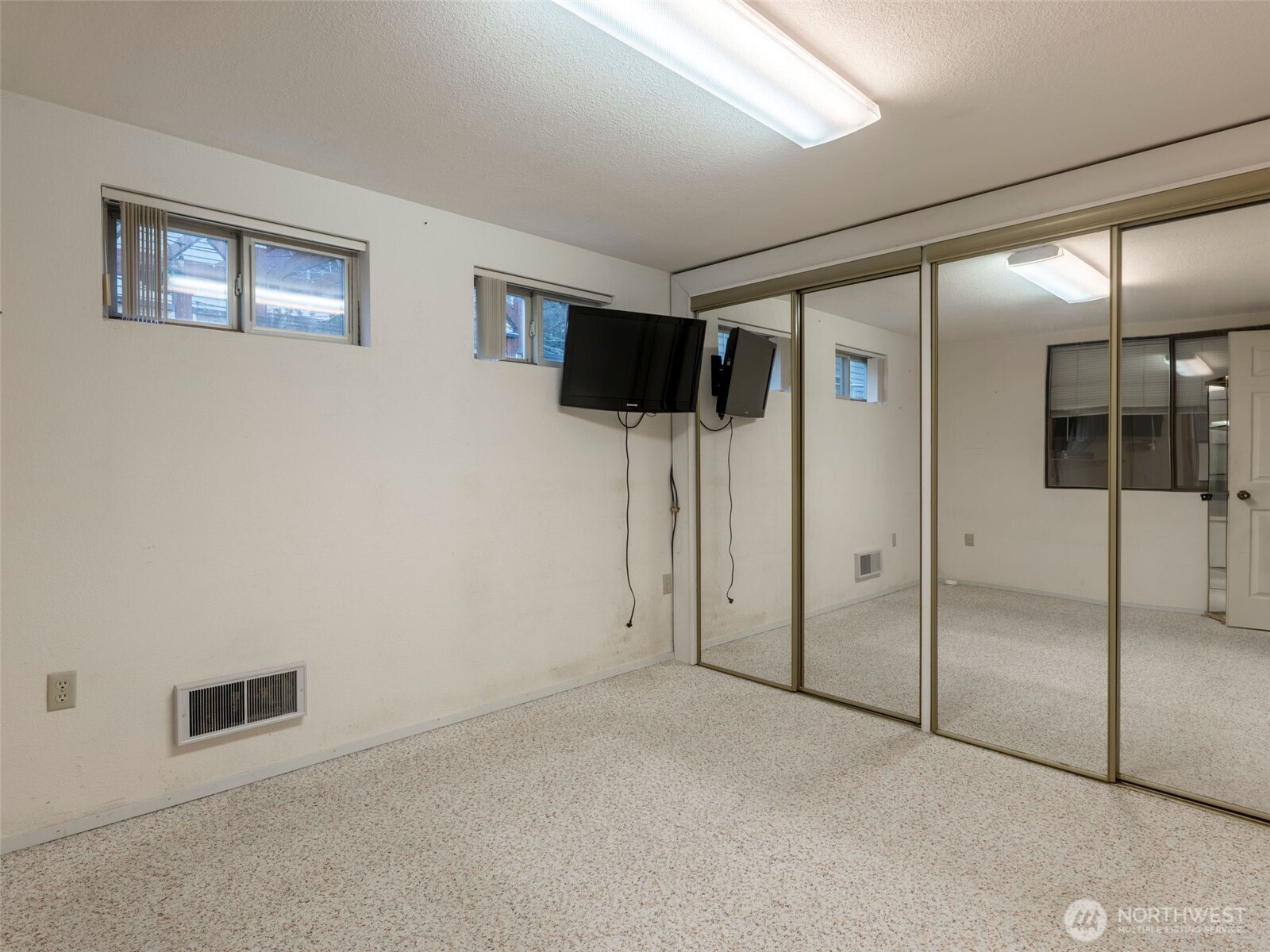 928 N 98th Street Property Photo 12