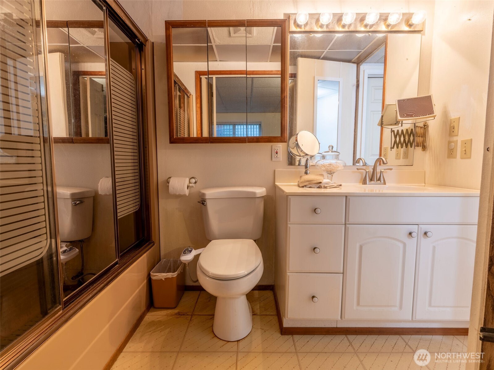 928 N 98th Street Property Photo 15