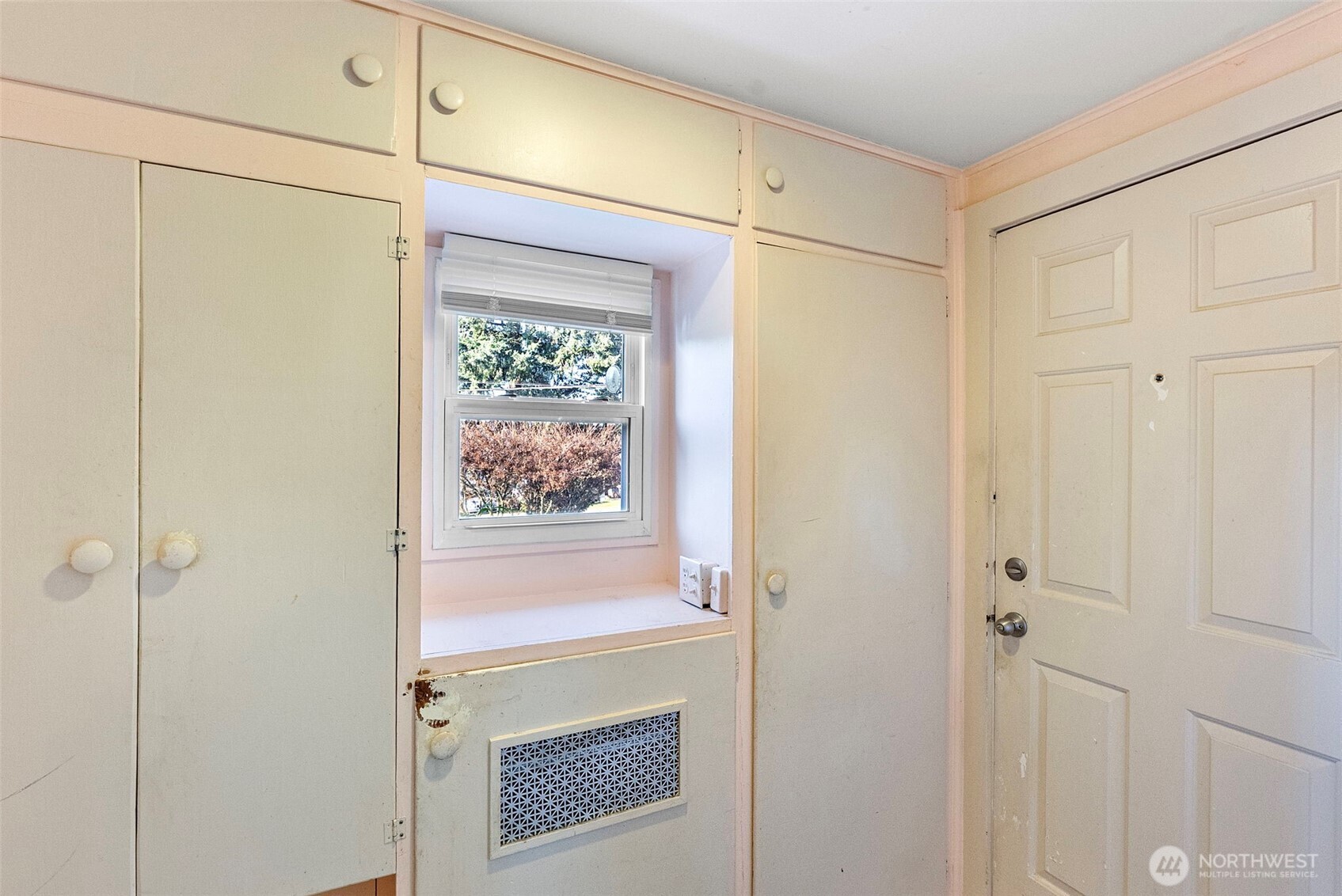 410 S Charleston Avenue Property Photo 10