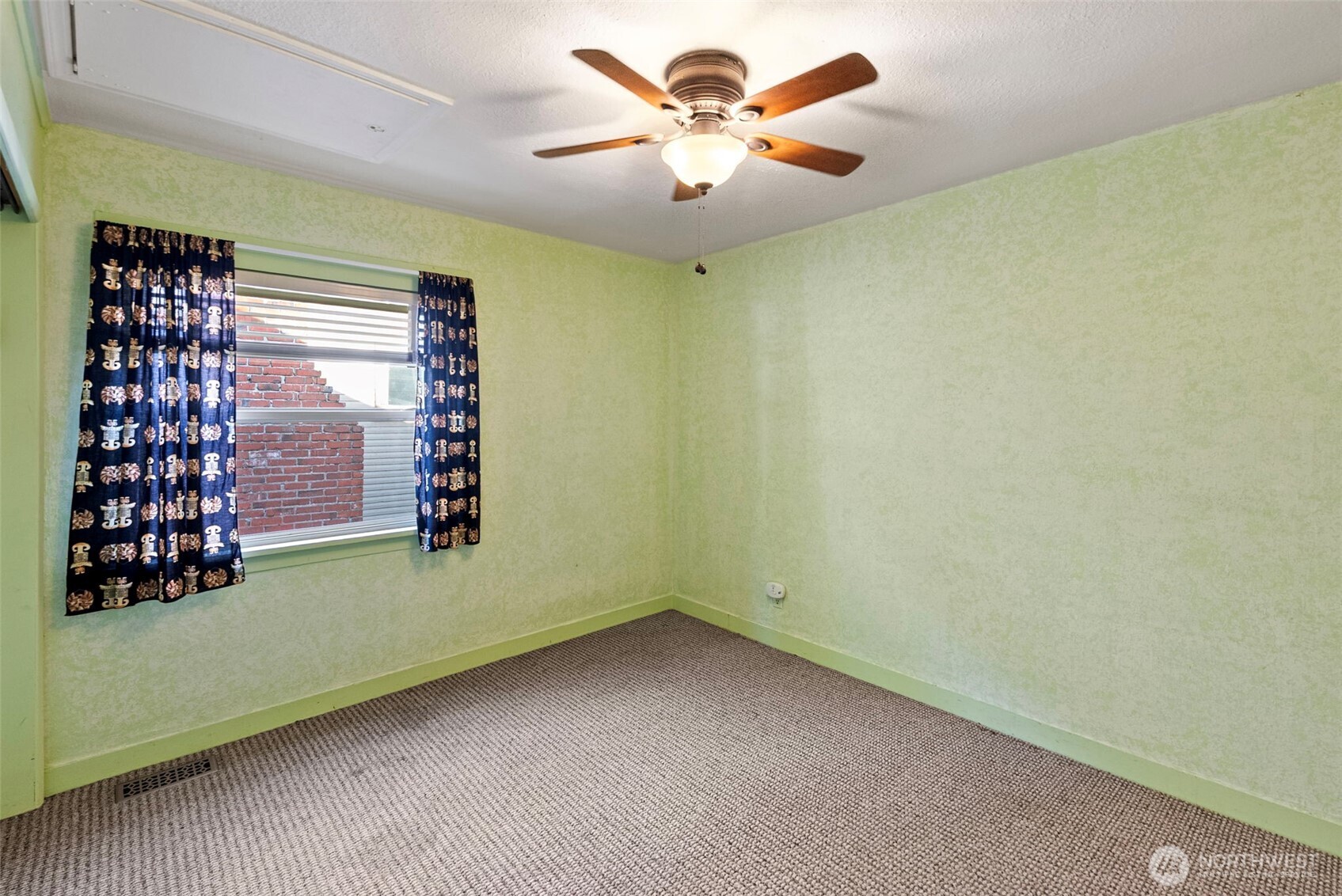 410 S Charleston Avenue Property Photo 14