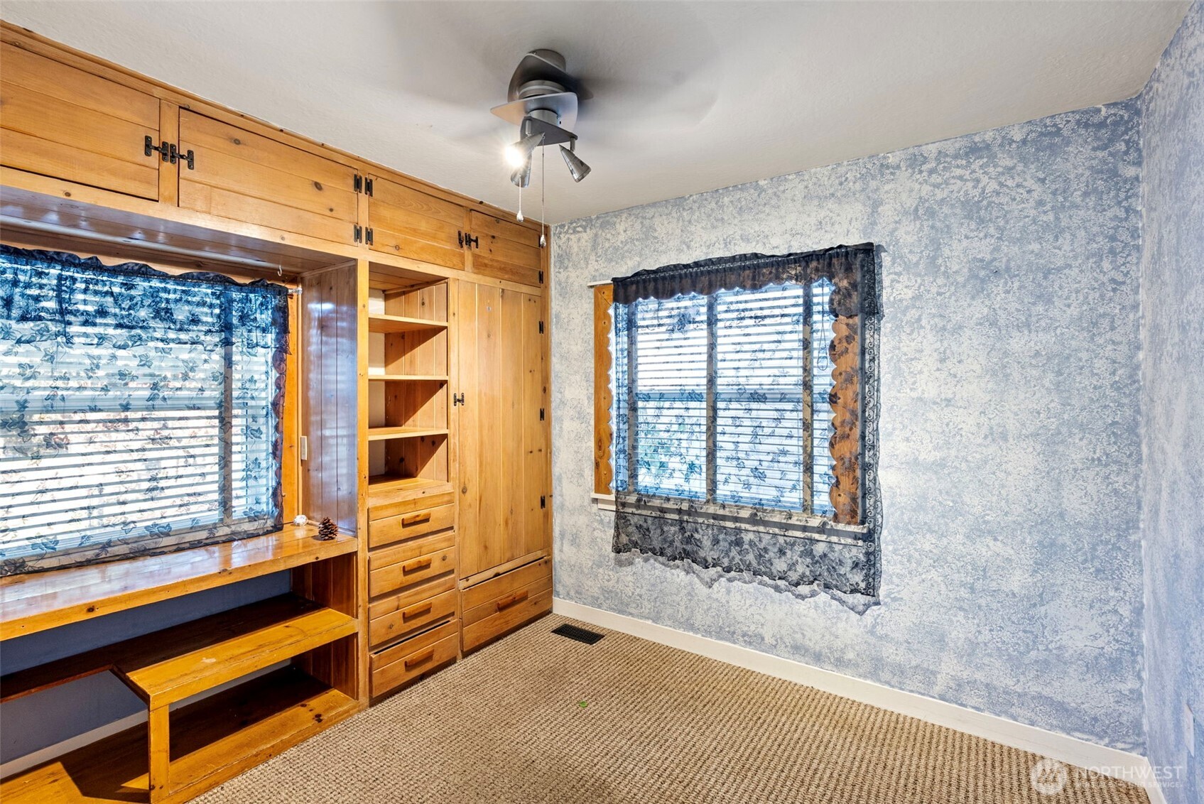 410 S Charleston Avenue Property Photo 15