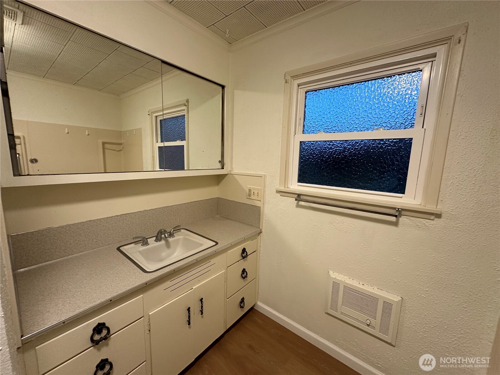 211 Latona Street Property Photo 25