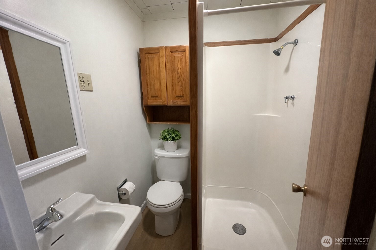 211 Latona Street Property Photo 32