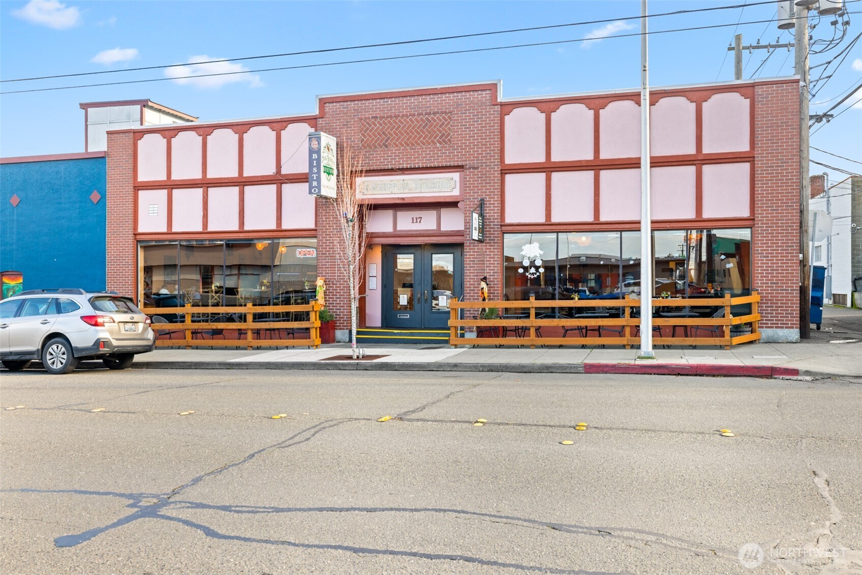 117 N Oak Street Property Photo 1